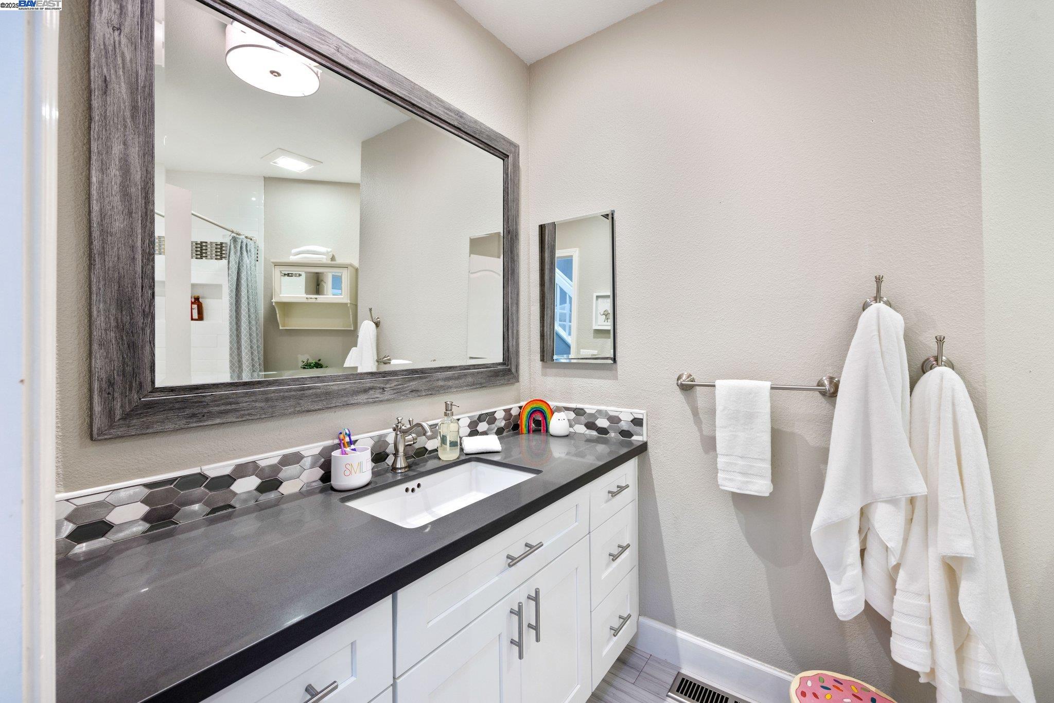 Detail Gallery Image 44 of 58 For 4057 W Lakeshore Dr, San Ramon,  CA 94582 - 3 Beds | 2/1 Baths
