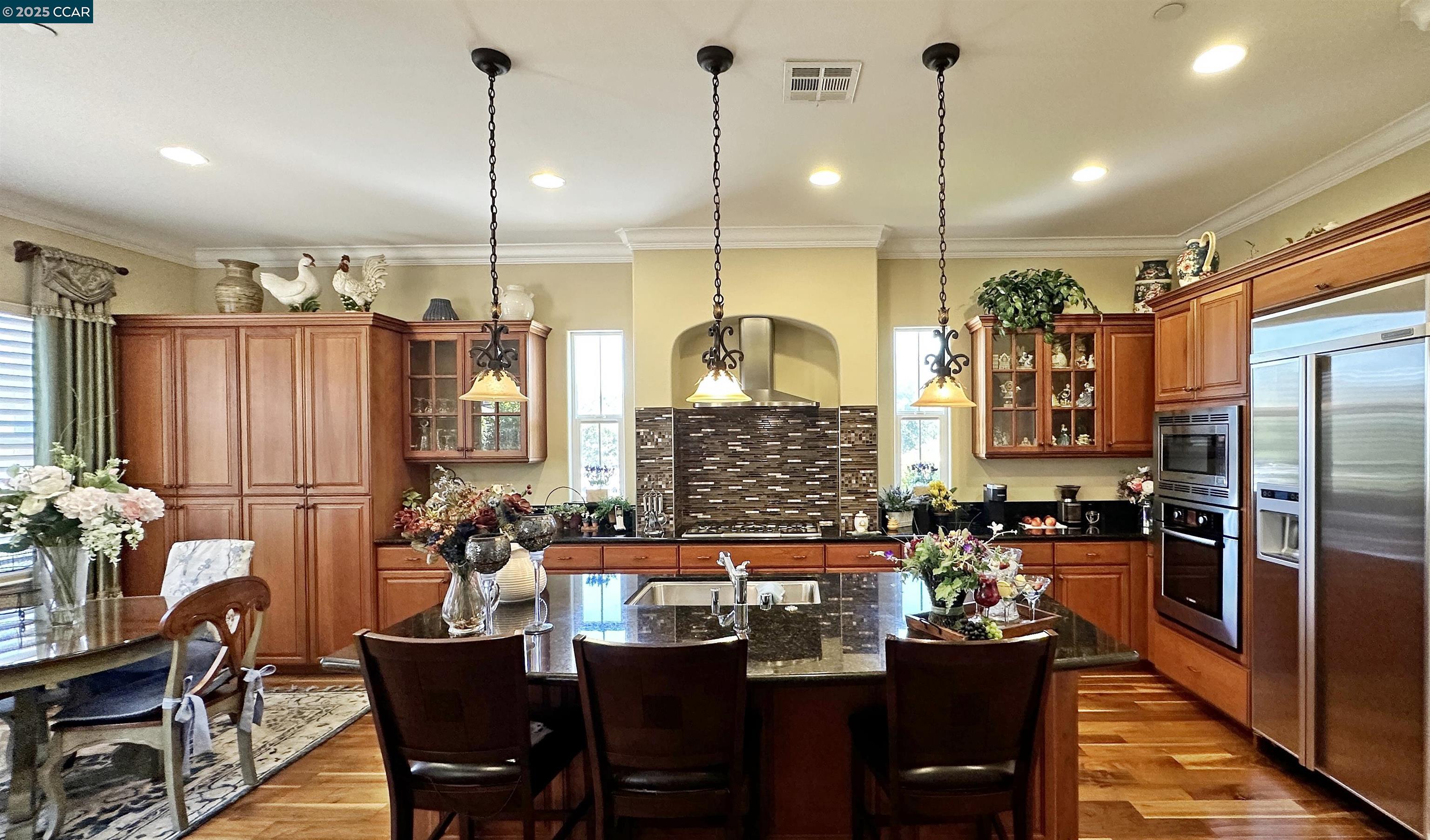 Detail Gallery Image 9 of 42 For 7691 Strath Pl, Gilroy,  CA 95020 - 4 Beds | 3 Baths