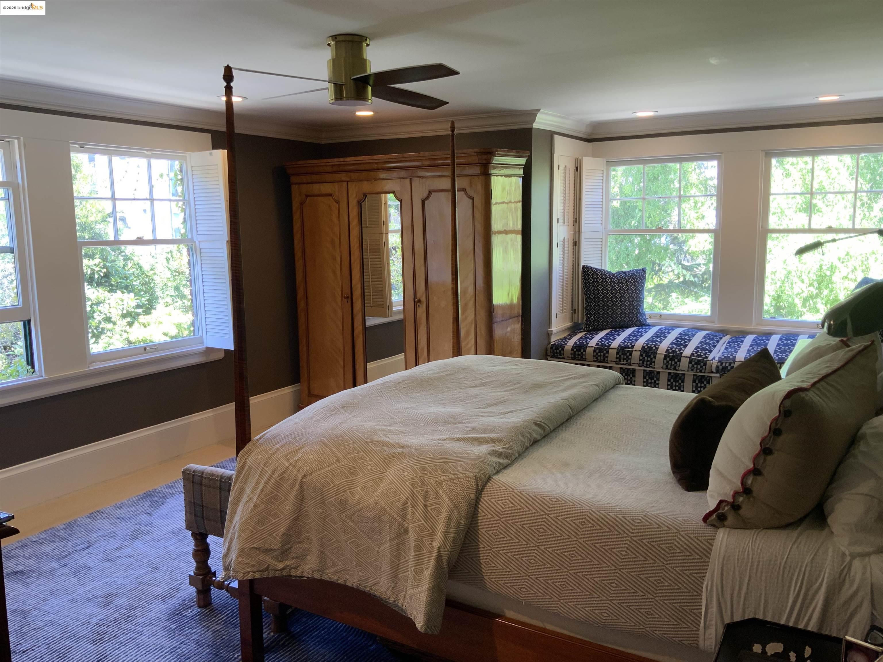Detail Gallery Image 10 of 11 For 774 Kingston Avenue, Piedmont,  CA 94611 - 5 Beds | 4/2 Baths