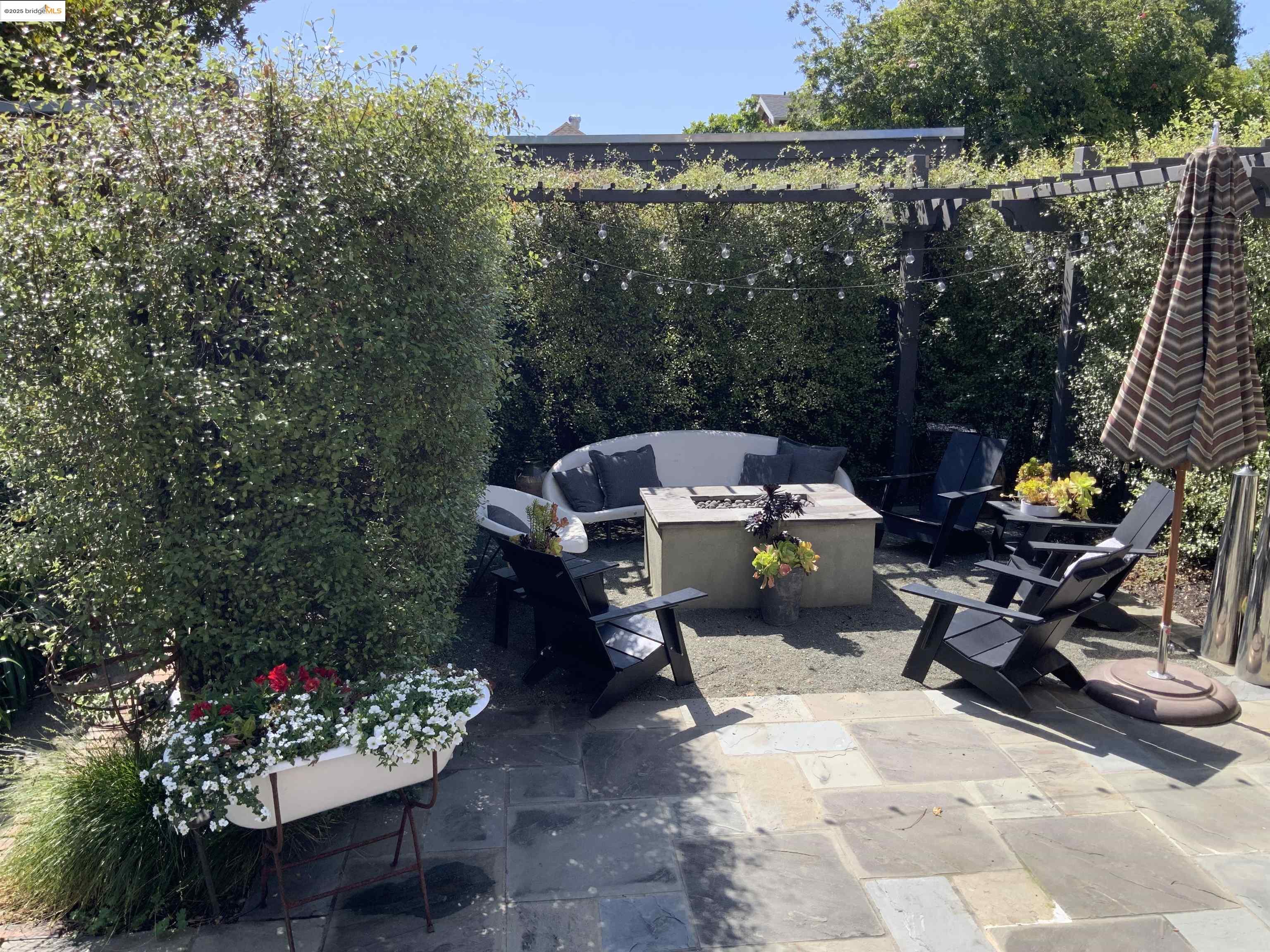 Detail Gallery Image 3 of 11 For 774 Kingston Avenue, Piedmont,  CA 94611 - 5 Beds | 4/2 Baths
