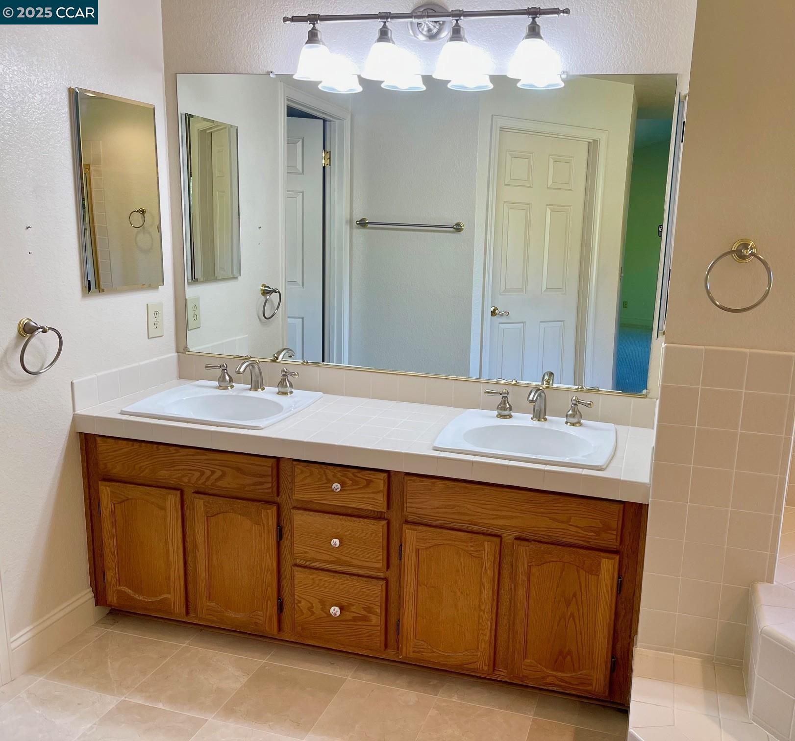 Detail Gallery Image 16 of 29 For 1020 Canyon Hills Road, San Ramon,  CA 94582 - 4 Beds | 2/1 Baths