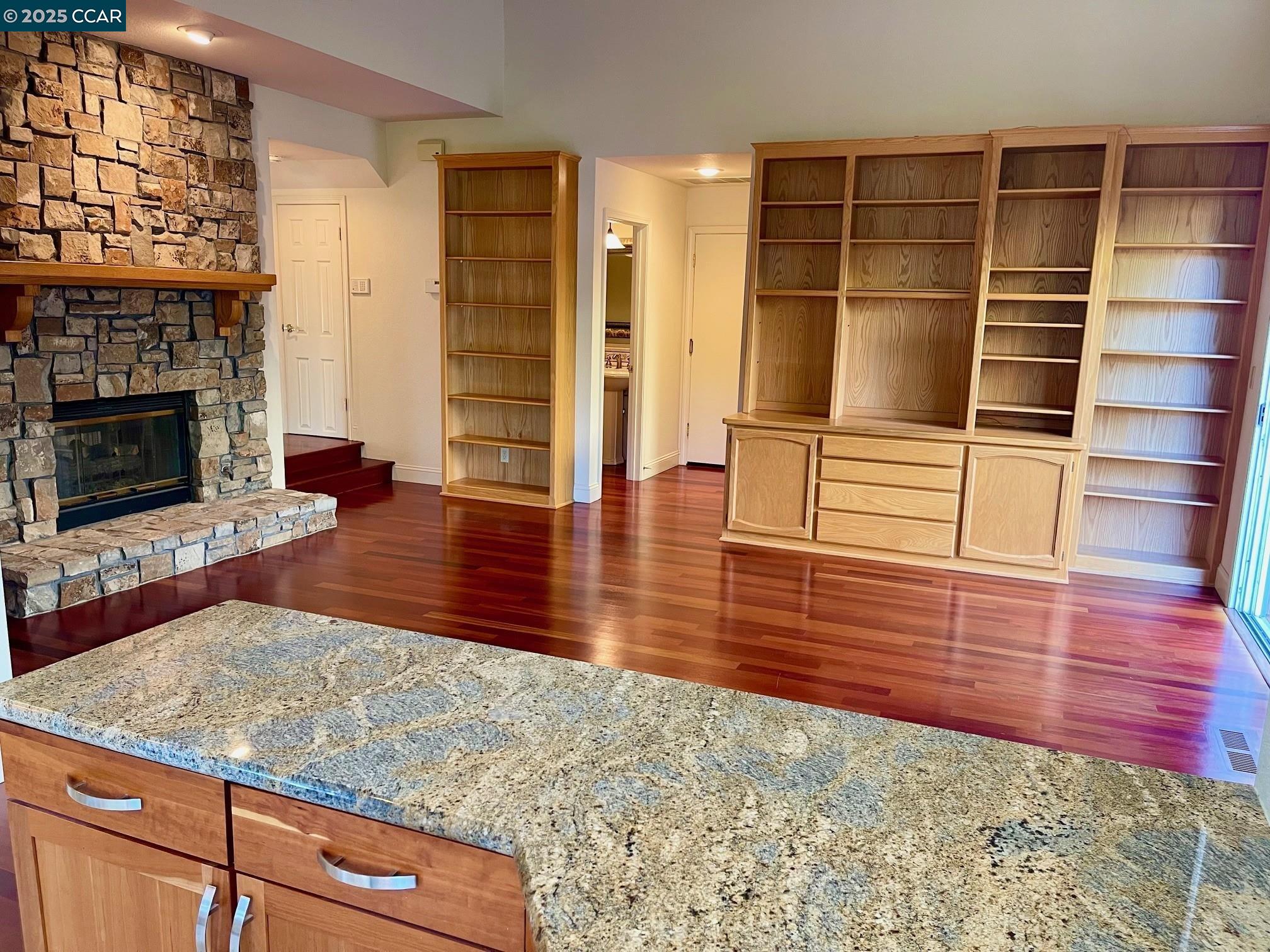 Detail Gallery Image 6 of 29 For 1020 Canyon Hills Road, San Ramon,  CA 94582 - 4 Beds | 2/1 Baths