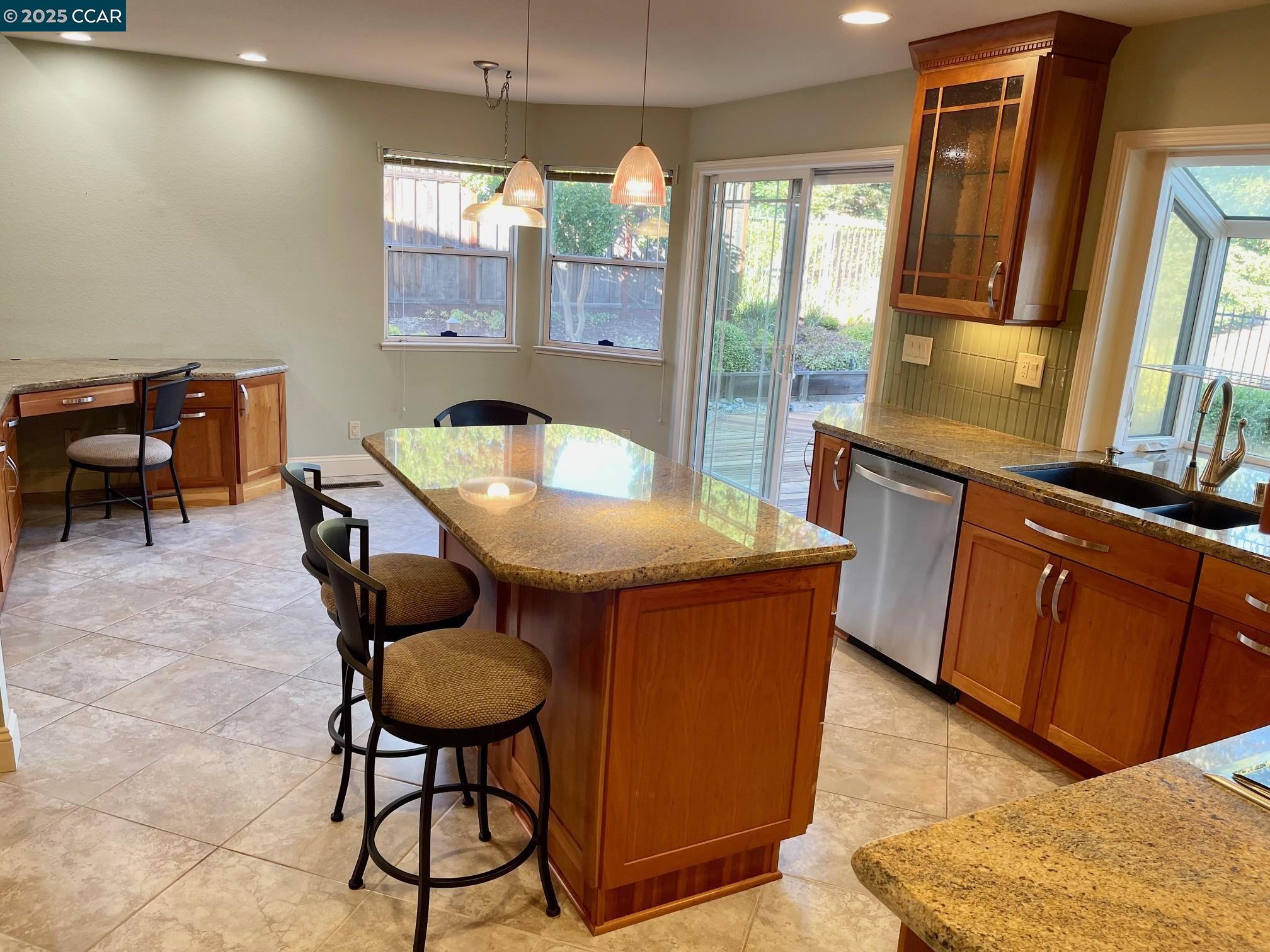 Detail Gallery Image 8 of 29 For 1020 Canyon Hills Road, San Ramon,  CA 94582 - 4 Beds | 2/1 Baths