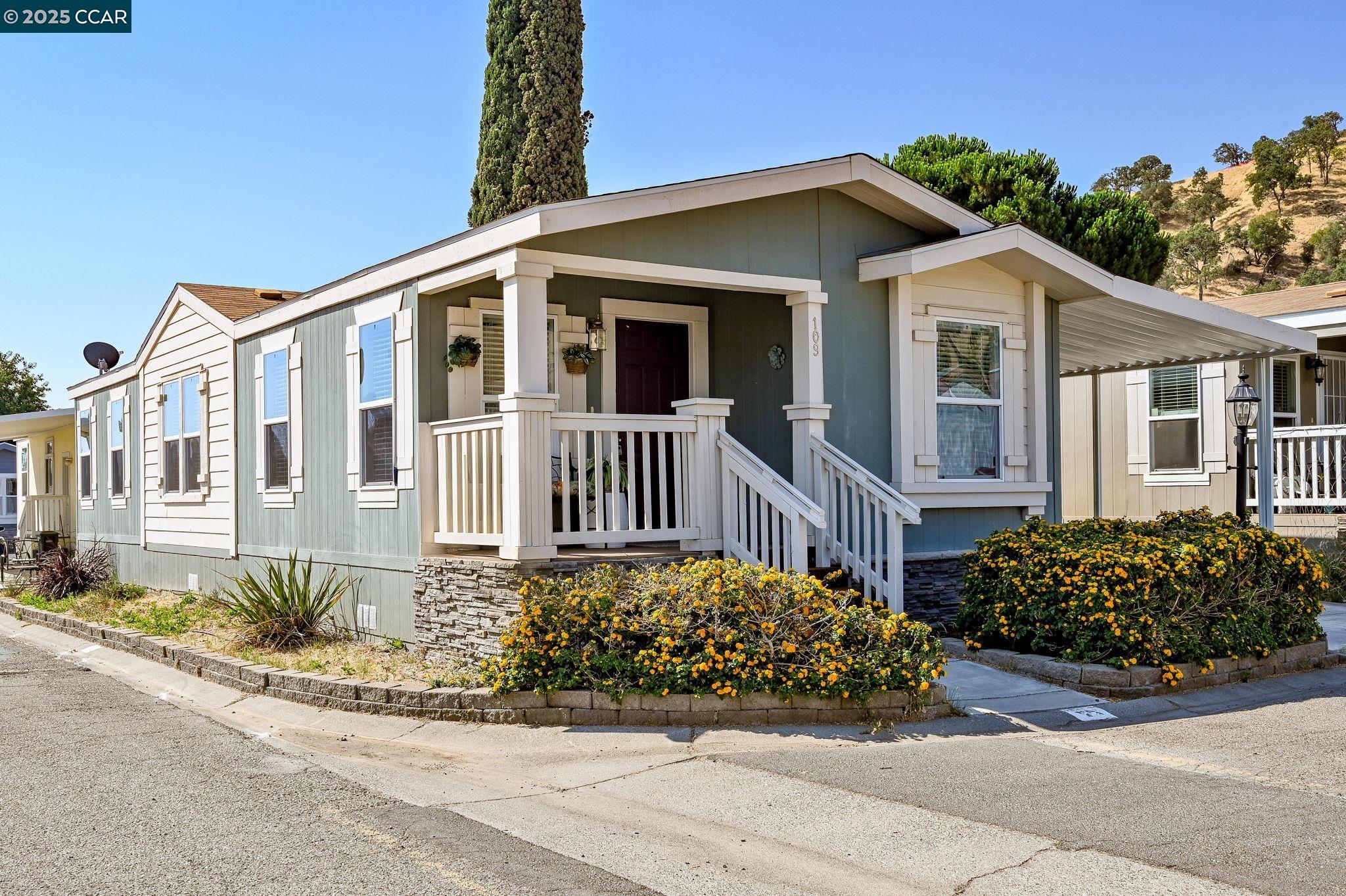Detail Gallery Image 3 of 26 For 16711 Marsh Creek Rd #109,  Clayton,  CA 94517 - 2 Beds | 2 Baths