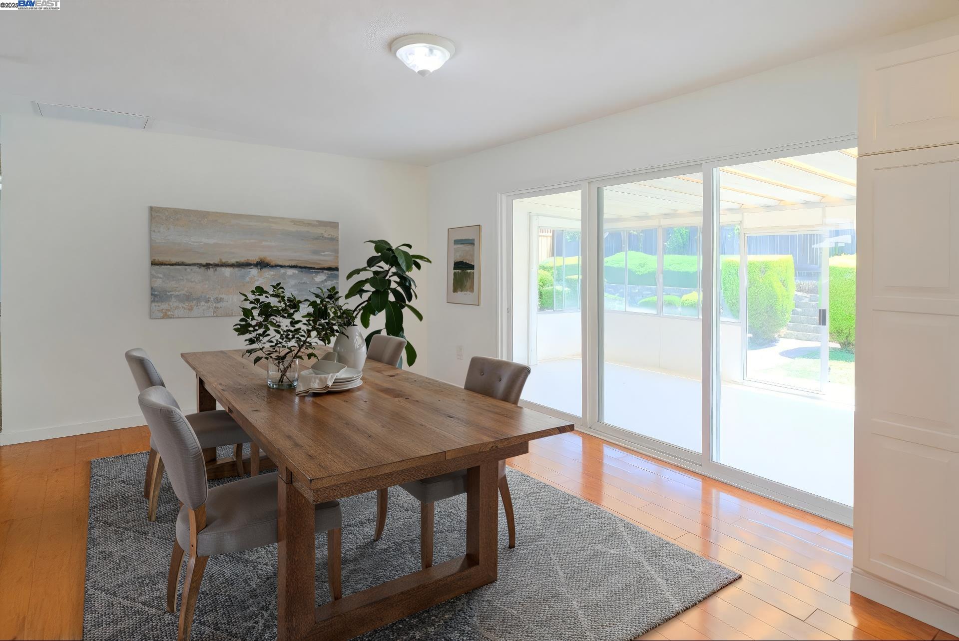 Detail Gallery Image 4 of 19 For 156 Dogwood Pl, San Ramon,  CA 94583 - 2 Beds | 2 Baths