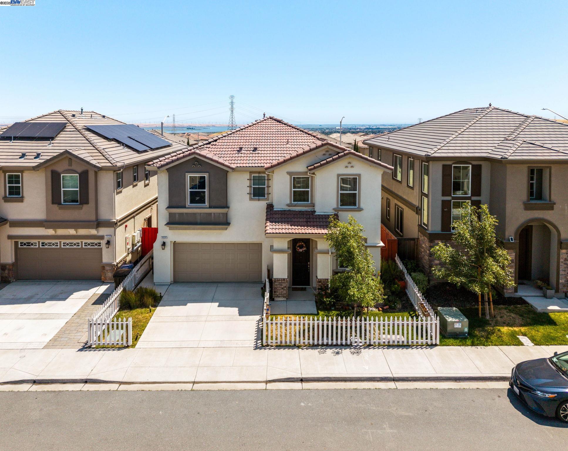 Detail Gallery Image 2 of 40 For 2525 Modena Dr., Pittsburg,  CA 94565 - 5 Beds | 3 Baths
