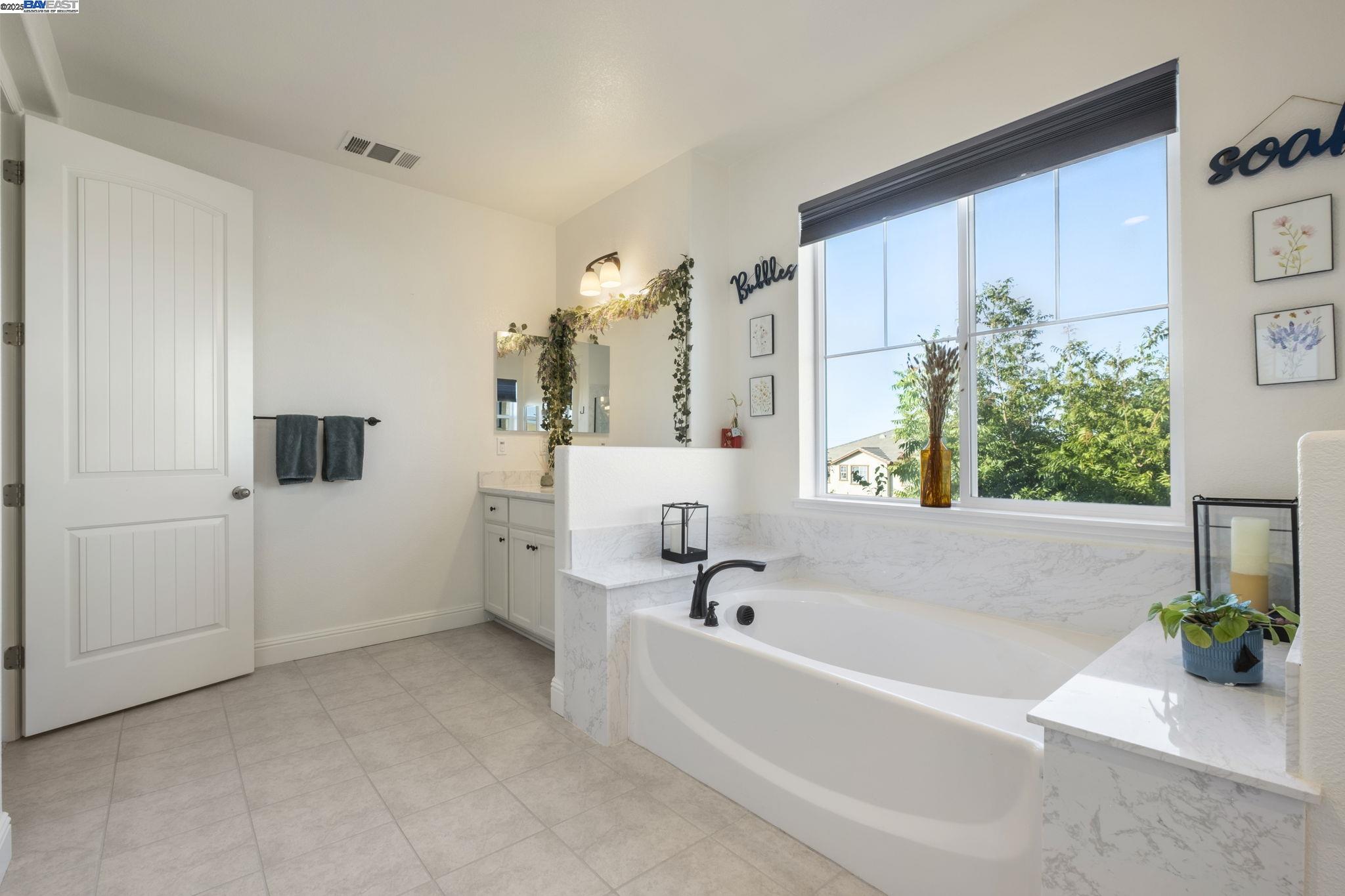 Detail Gallery Image 29 of 40 For 2525 Modena Dr., Pittsburg,  CA 94565 - 5 Beds | 3 Baths