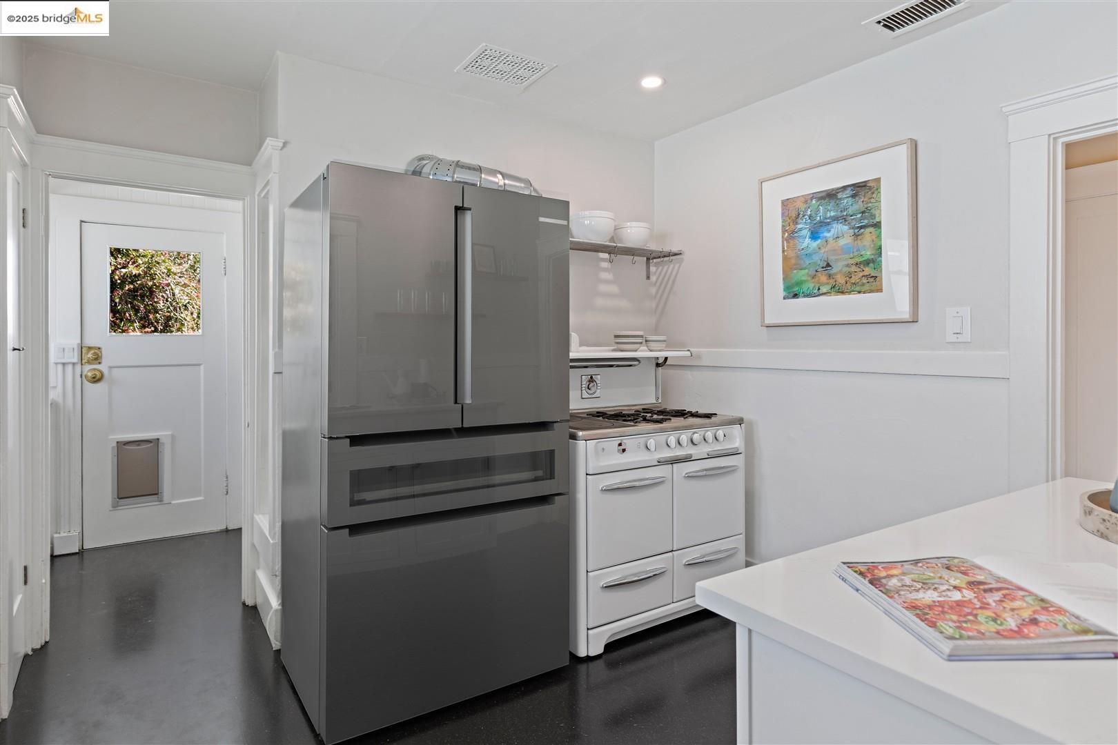 Detail Gallery Image 14 of 60 For 1342 Virginia Street, Berkeley,  CA 94702 - 2 Beds | 2 Baths