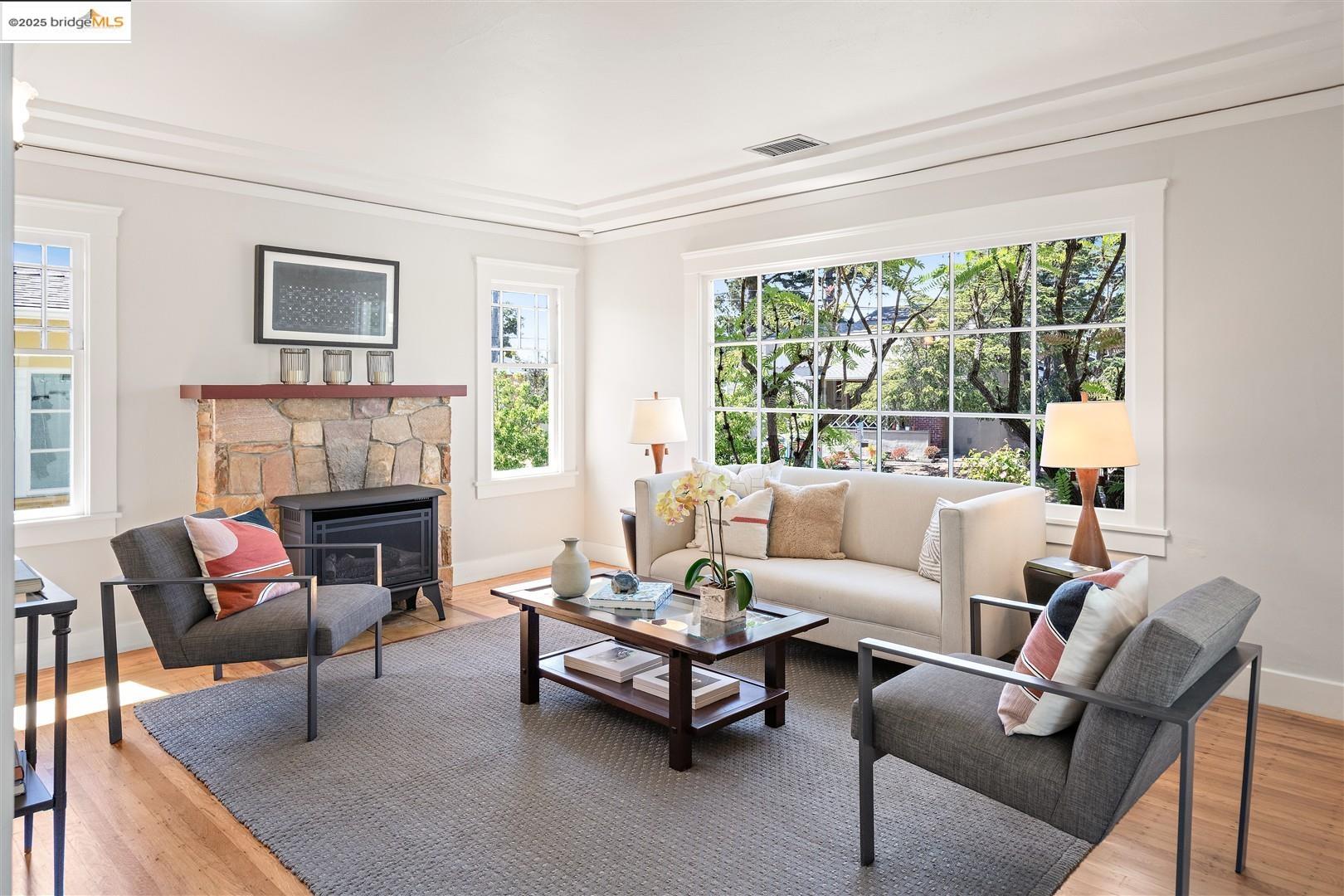 Detail Gallery Image 7 of 60 For 1342 Virginia Street, Berkeley,  CA 94702 - 2 Beds | 2 Baths