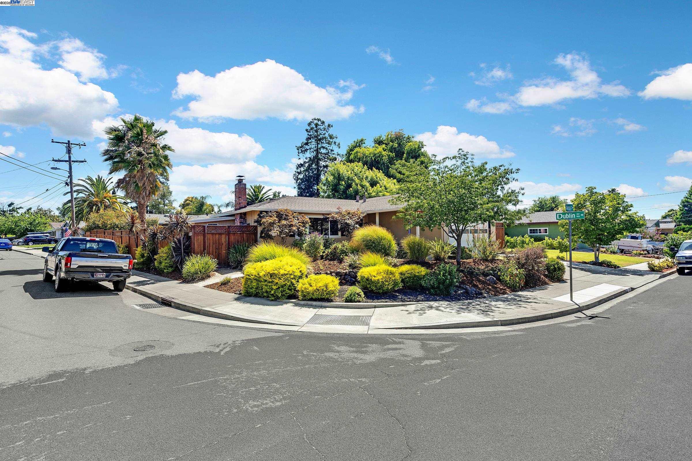 Detail Gallery Image 2 of 28 For 1391 Anza Way, Livermore,  CA 94550 - 3 Beds | 2 Baths
