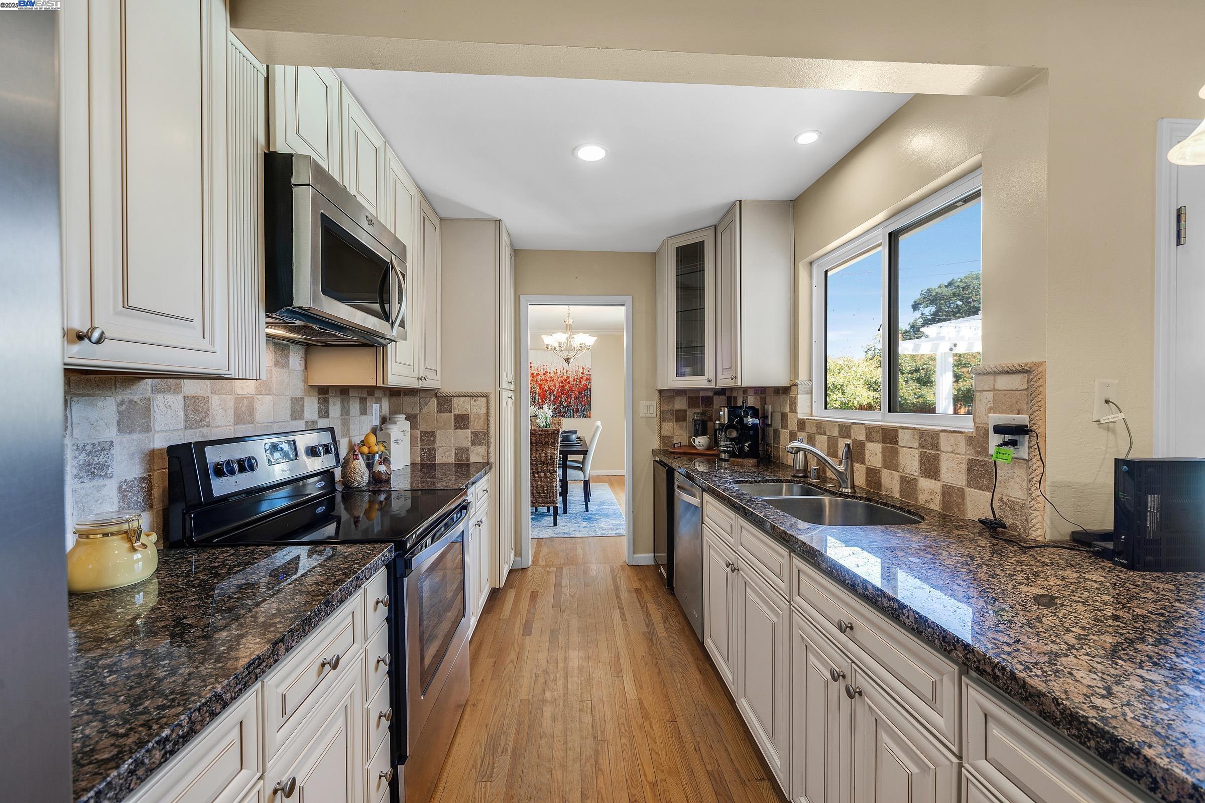 Detail Gallery Image 10 of 28 For 1391 Anza Way, Livermore,  CA 94550 - 3 Beds | 2 Baths