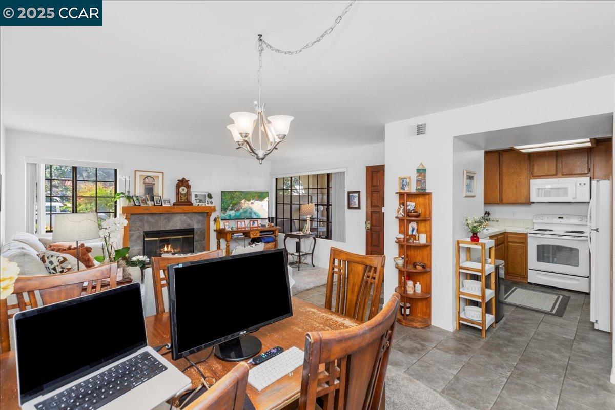 Detail Gallery Image 13 of 40 For 4145 Porte De Merano #128,  San Diego,  CA 92122 - 2 Beds | 2 Baths