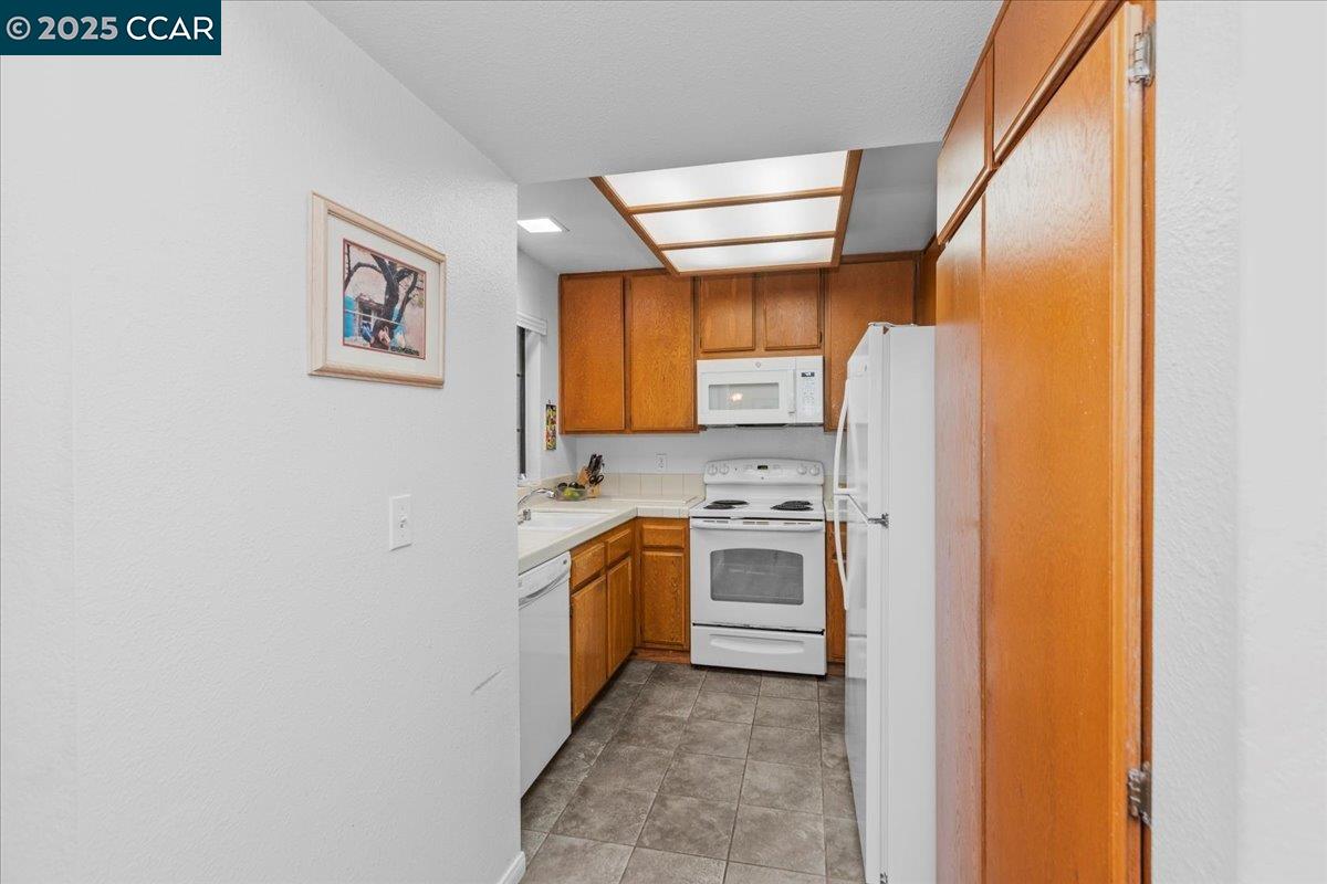 Detail Gallery Image 15 of 40 For 4145 Porte De Merano #128,  San Diego,  CA 92122 - 2 Beds | 2 Baths