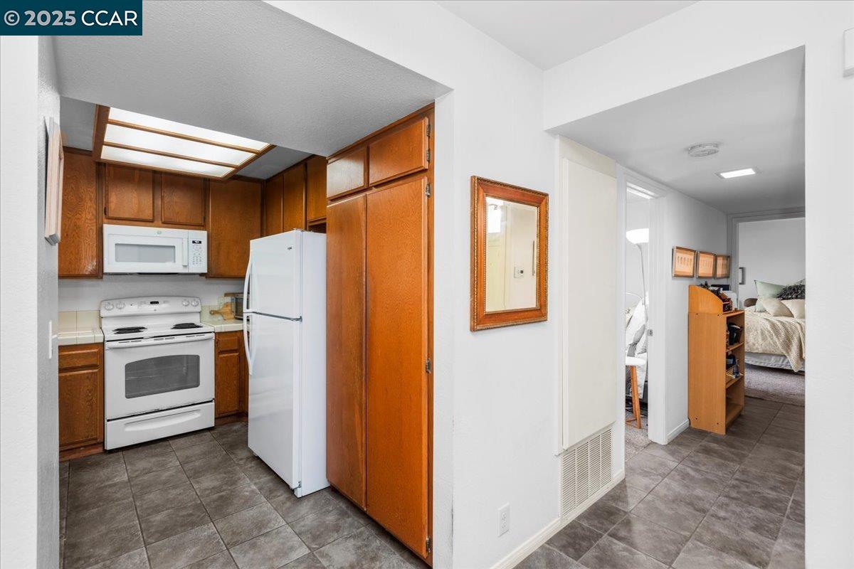 Detail Gallery Image 17 of 40 For 4145 Porte De Merano #128,  San Diego,  CA 92122 - 2 Beds | 2 Baths