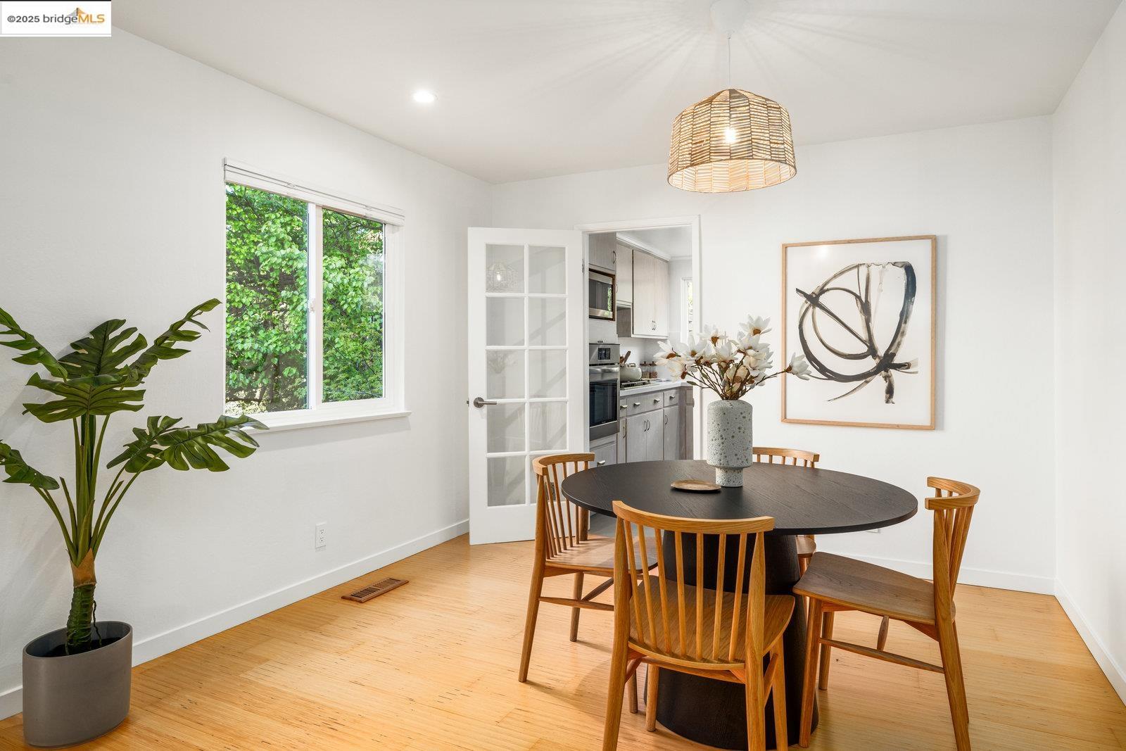 Detail Gallery Image 11 of 53 For 25 Cavoretto Ln, El Sobrante,  CA 94803 - 4 Beds | 2 Baths