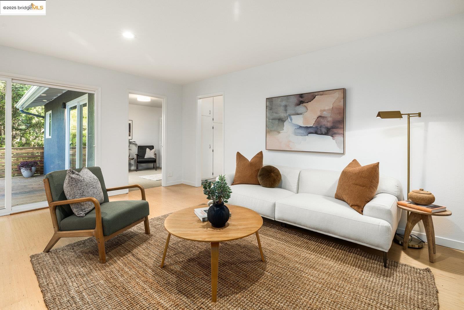 Detail Gallery Image 15 of 53 For 25 Cavoretto Ln, El Sobrante,  CA 94803 - 4 Beds | 2 Baths