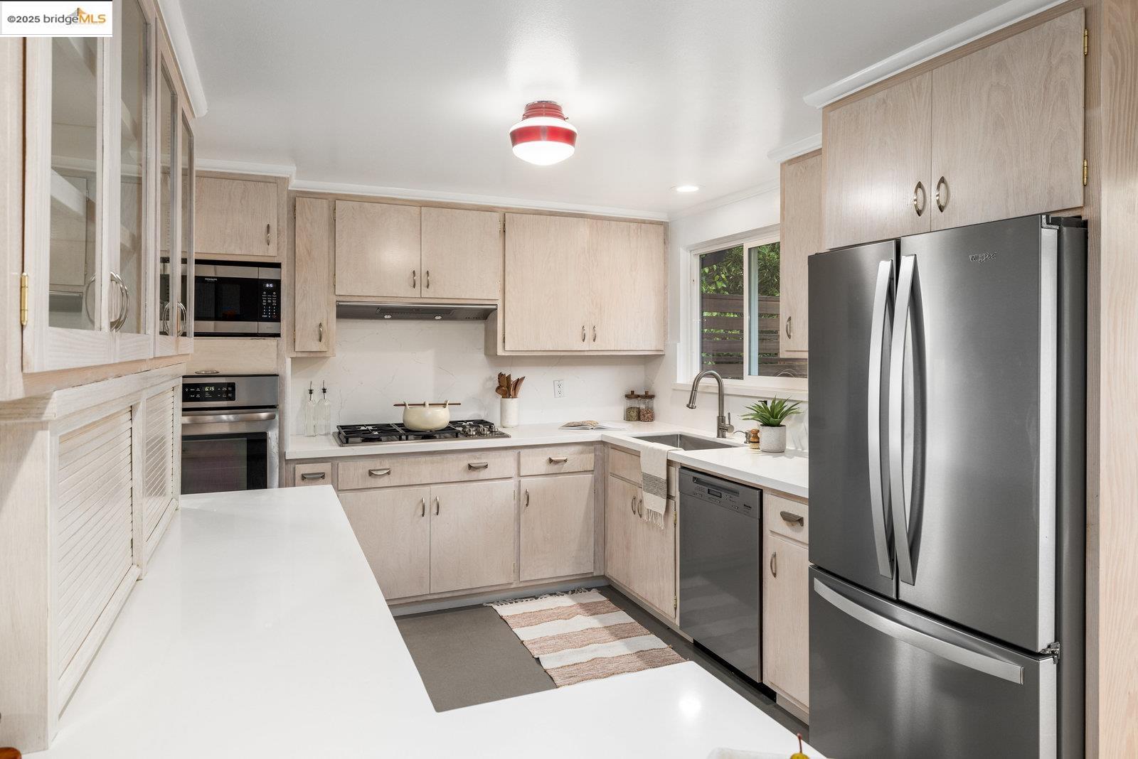 Detail Gallery Image 16 of 53 For 25 Cavoretto Ln, El Sobrante,  CA 94803 - 4 Beds | 2 Baths
