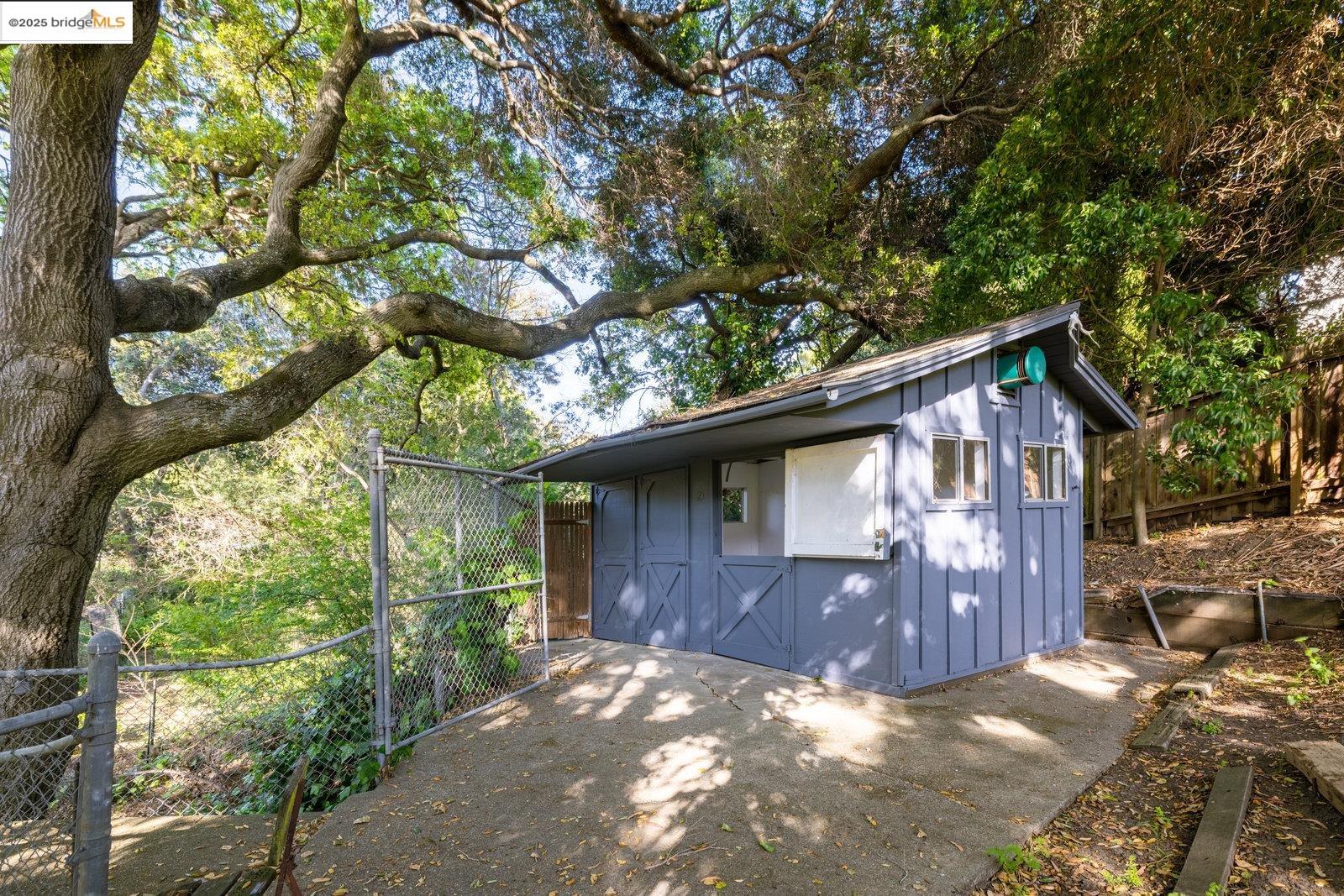 Detail Gallery Image 38 of 53 For 25 Cavoretto Ln, El Sobrante,  CA 94803 - 4 Beds | 2 Baths