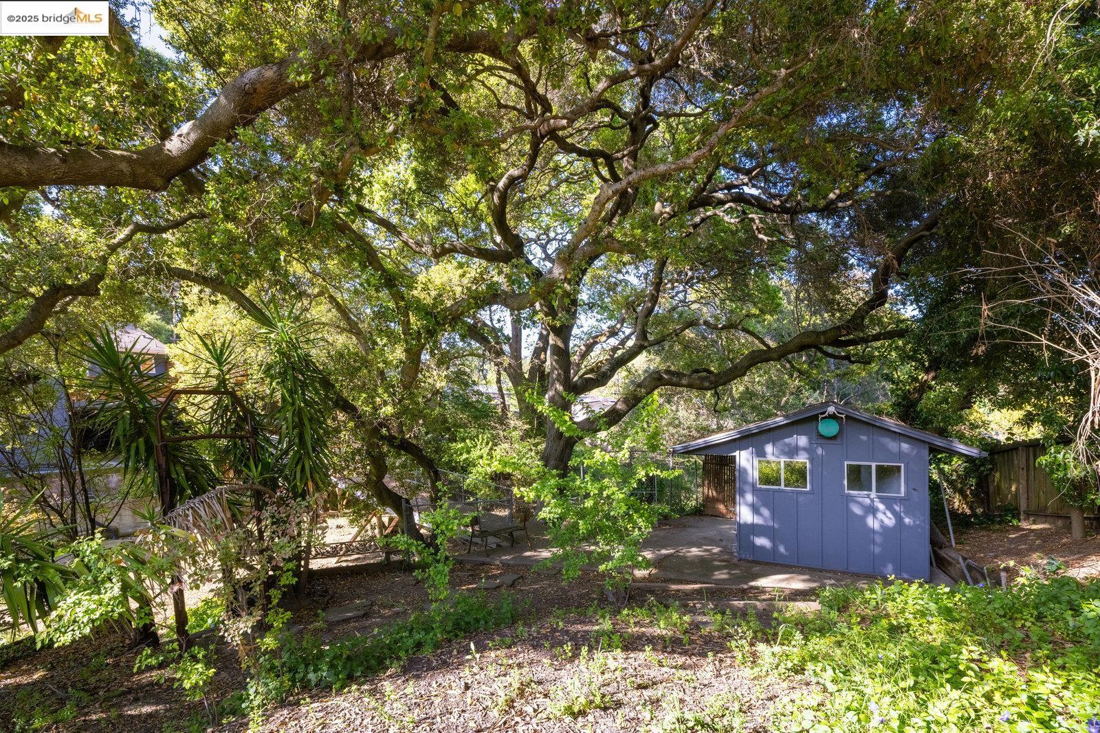 Detail Gallery Image 40 of 53 For 25 Cavoretto Ln, El Sobrante,  CA 94803 - 4 Beds | 2 Baths