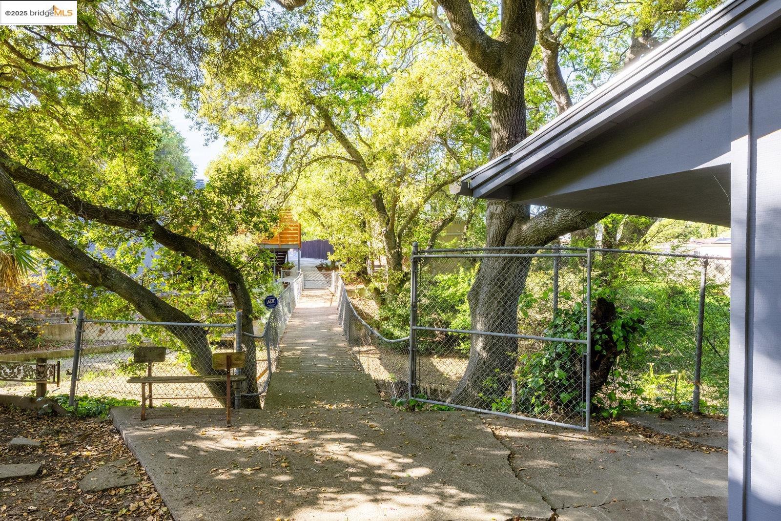 Detail Gallery Image 44 of 53 For 25 Cavoretto Ln, El Sobrante,  CA 94803 - 4 Beds | 2 Baths