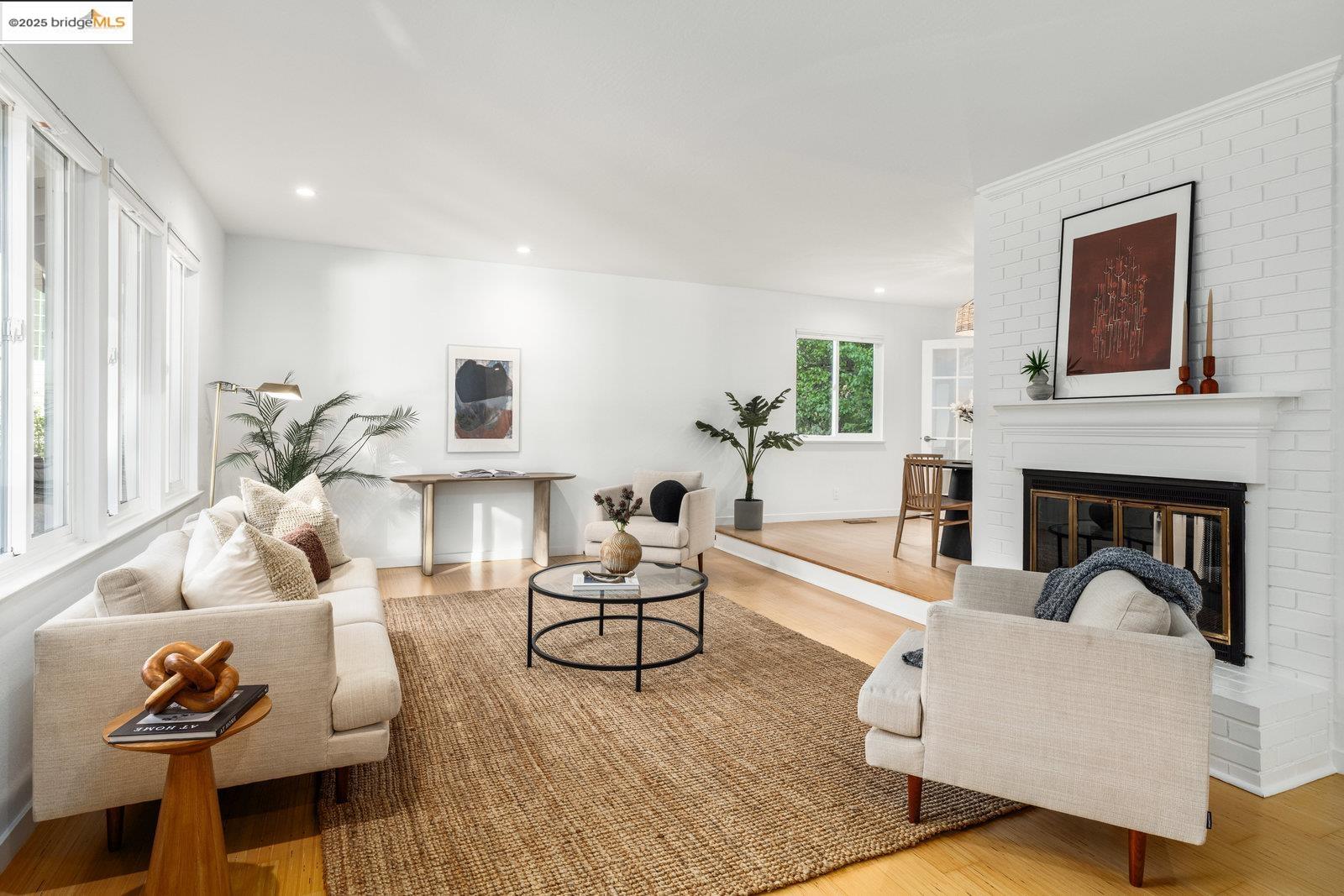 Detail Gallery Image 7 of 53 For 25 Cavoretto Ln, El Sobrante,  CA 94803 - 4 Beds | 2 Baths