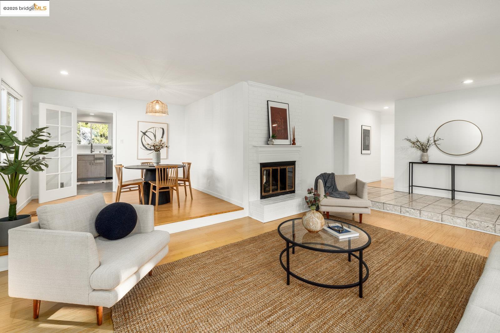 Detail Gallery Image 10 of 53 For 25 Cavoretto Ln, El Sobrante,  CA 94803 - 4 Beds | 2 Baths