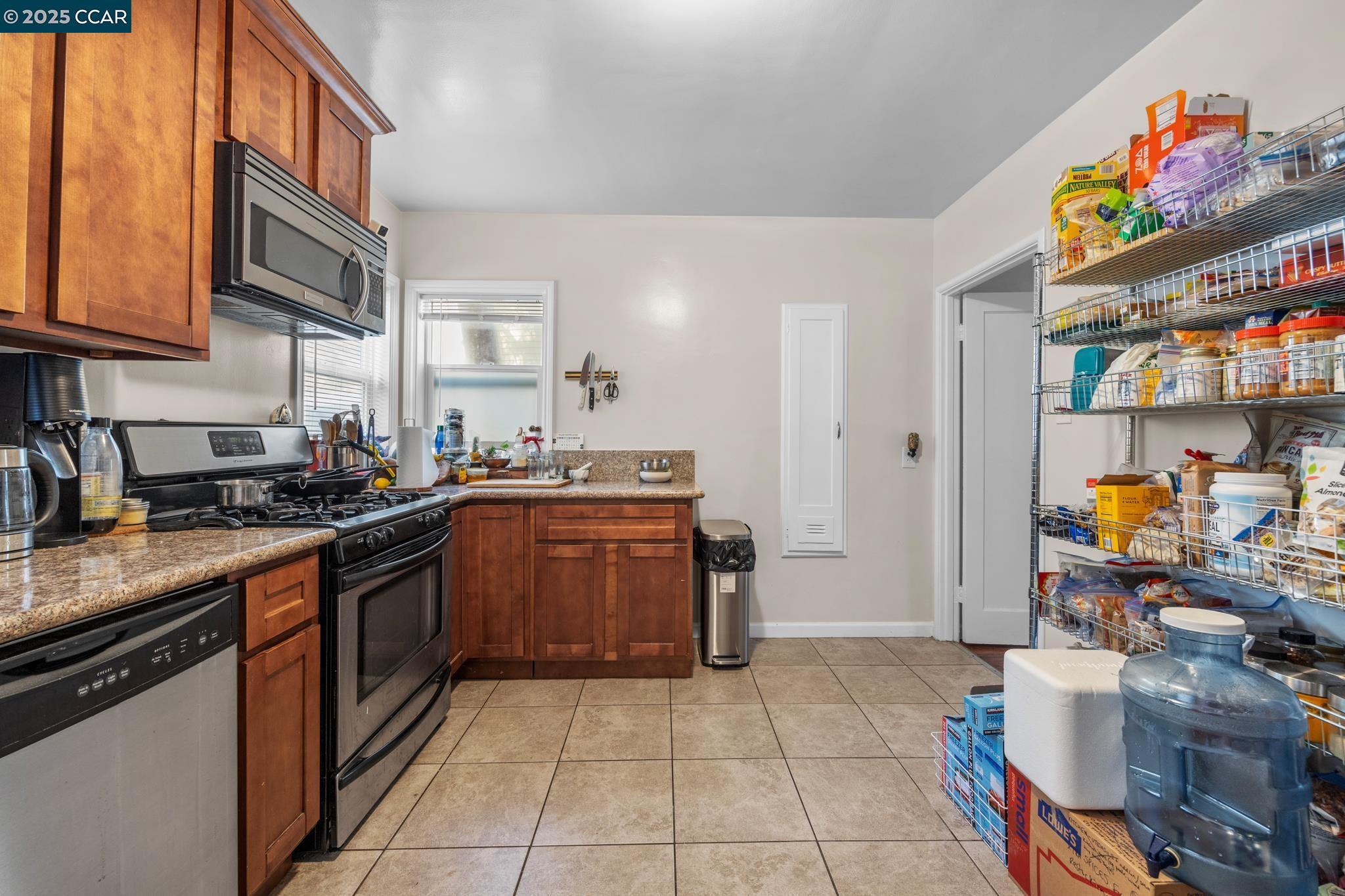 Detail Gallery Image 13 of 25 For 3038 Shattuck Ave, Berkeley,  CA 94705 - – Beds | – Baths