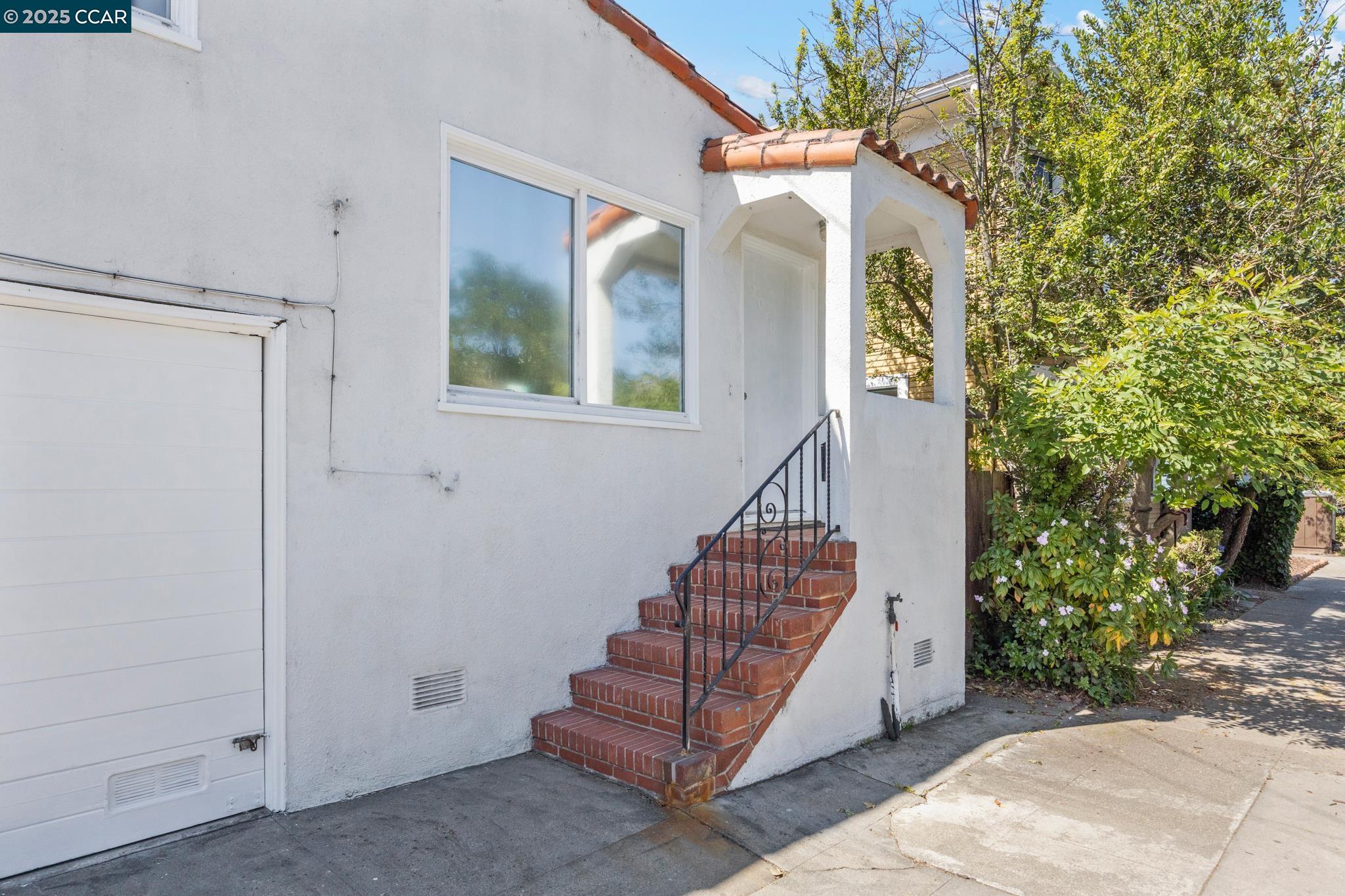 Detail Gallery Image 6 of 9 For 3038 Shattuck Ave, Berkeley,  CA 94705 - – Beds | – Baths