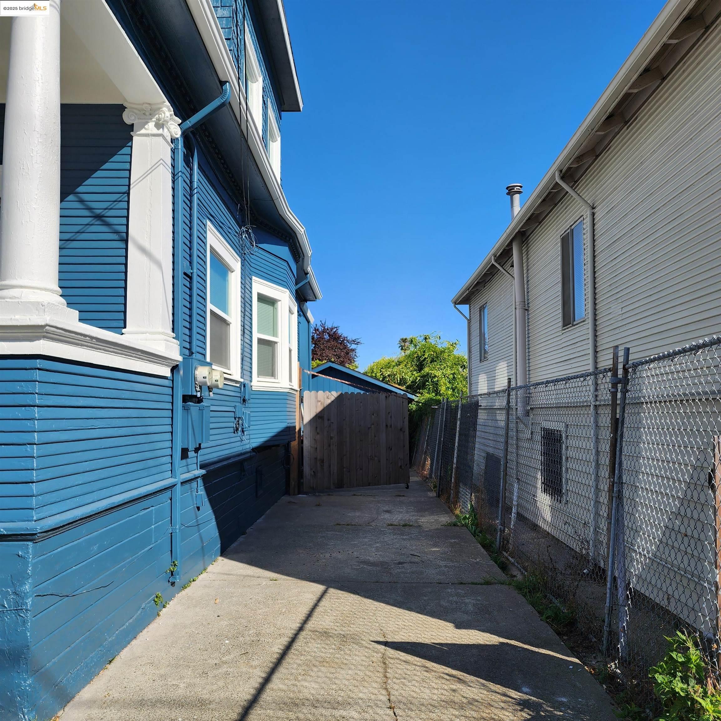 Detail Gallery Image 2 of 28 For 3122 Minna Ave, Oakland,  CA 94619 - – Beds | – Baths