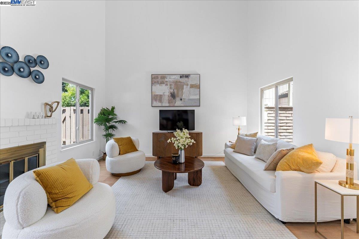 Detail Gallery Image 1 of 39 For 2427 South Dr, Santa Clara,  CA 95051 - 3 Beds | 2/1 Baths