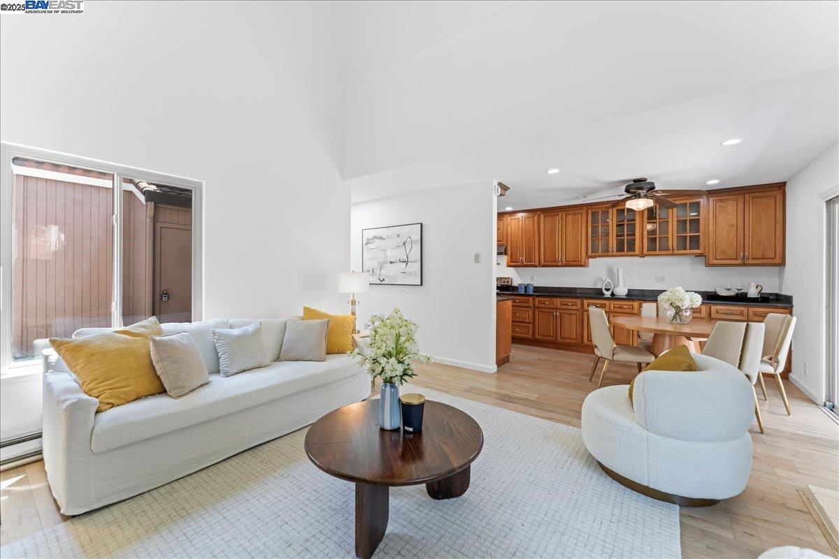 Detail Gallery Image 2 of 39 For 2427 South Dr, Santa Clara,  CA 95051 - 3 Beds | 2/1 Baths