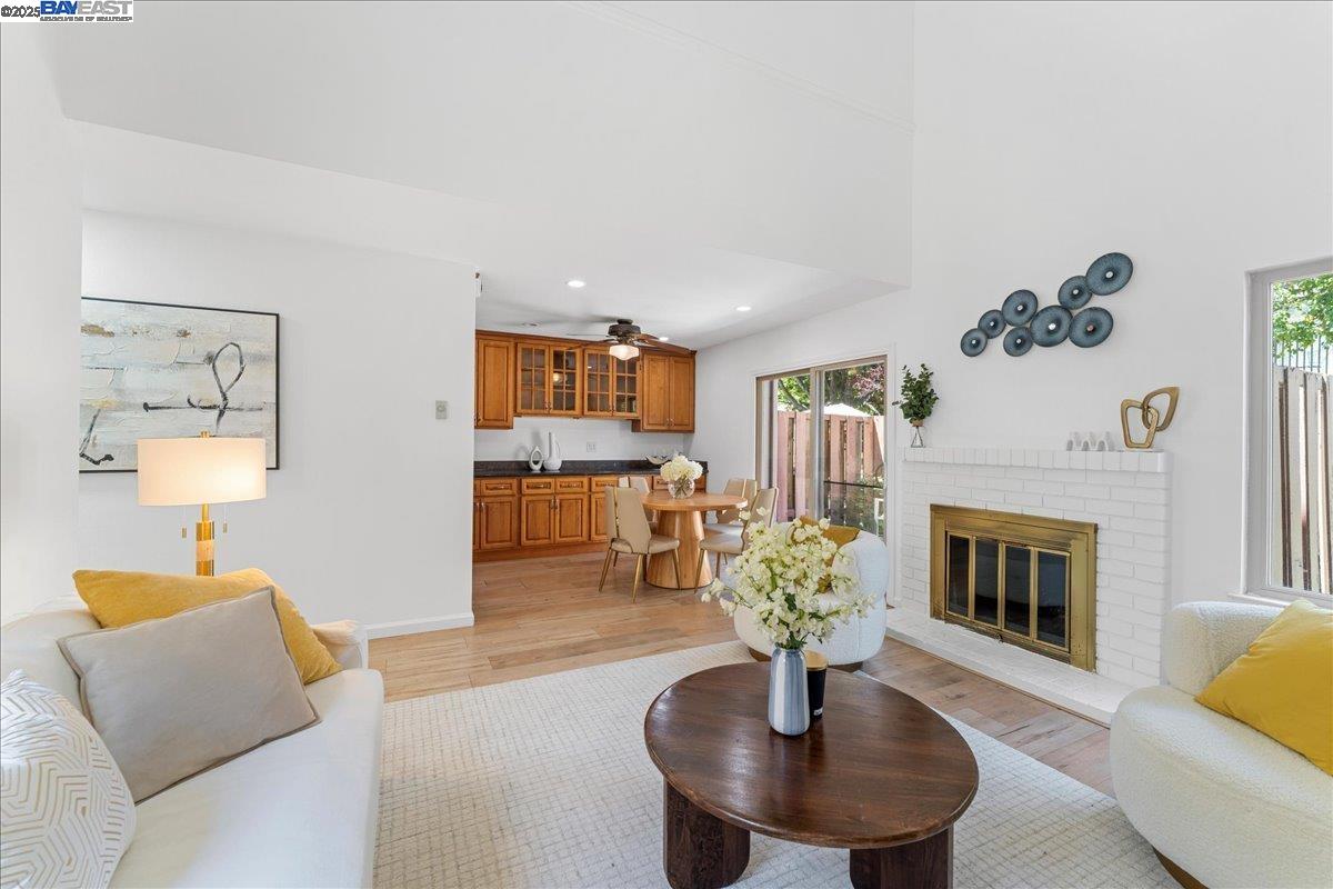 Detail Gallery Image 3 of 39 For 2427 South Dr, Santa Clara,  CA 95051 - 3 Beds | 2/1 Baths