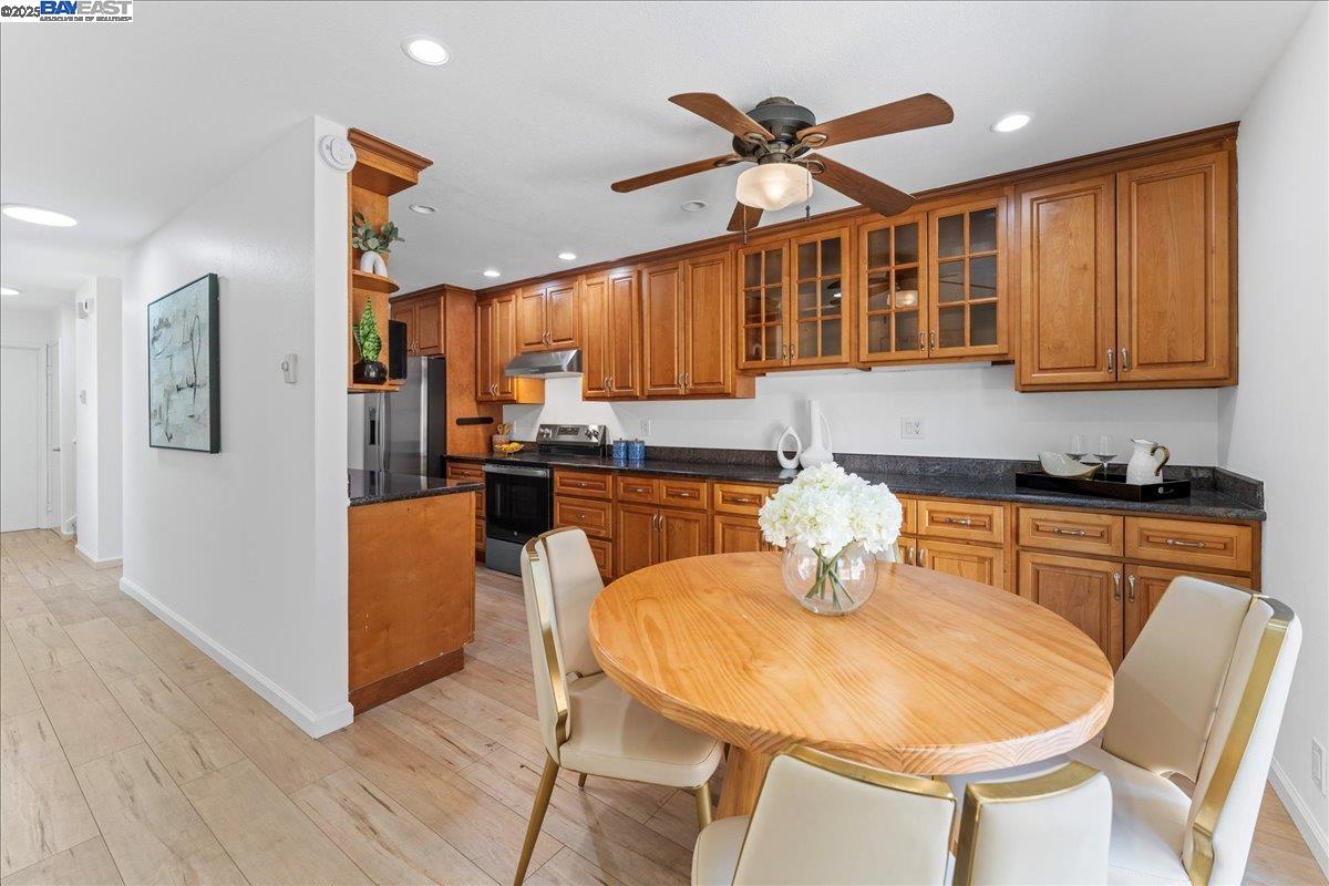 Detail Gallery Image 5 of 39 For 2427 South Dr, Santa Clara,  CA 95051 - 3 Beds | 2/1 Baths