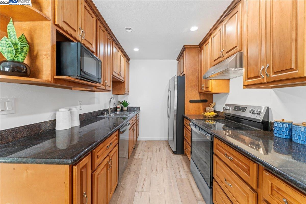 Detail Gallery Image 7 of 39 For 2427 South Dr, Santa Clara,  CA 95051 - 3 Beds | 2/1 Baths