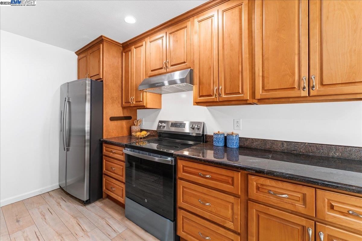 Detail Gallery Image 8 of 39 For 2427 South Dr, Santa Clara,  CA 95051 - 3 Beds | 2/1 Baths
