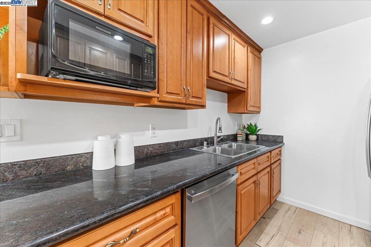 Detail Gallery Image 9 of 39 For 2427 South Dr, Santa Clara,  CA 95051 - 3 Beds | 2/1 Baths
