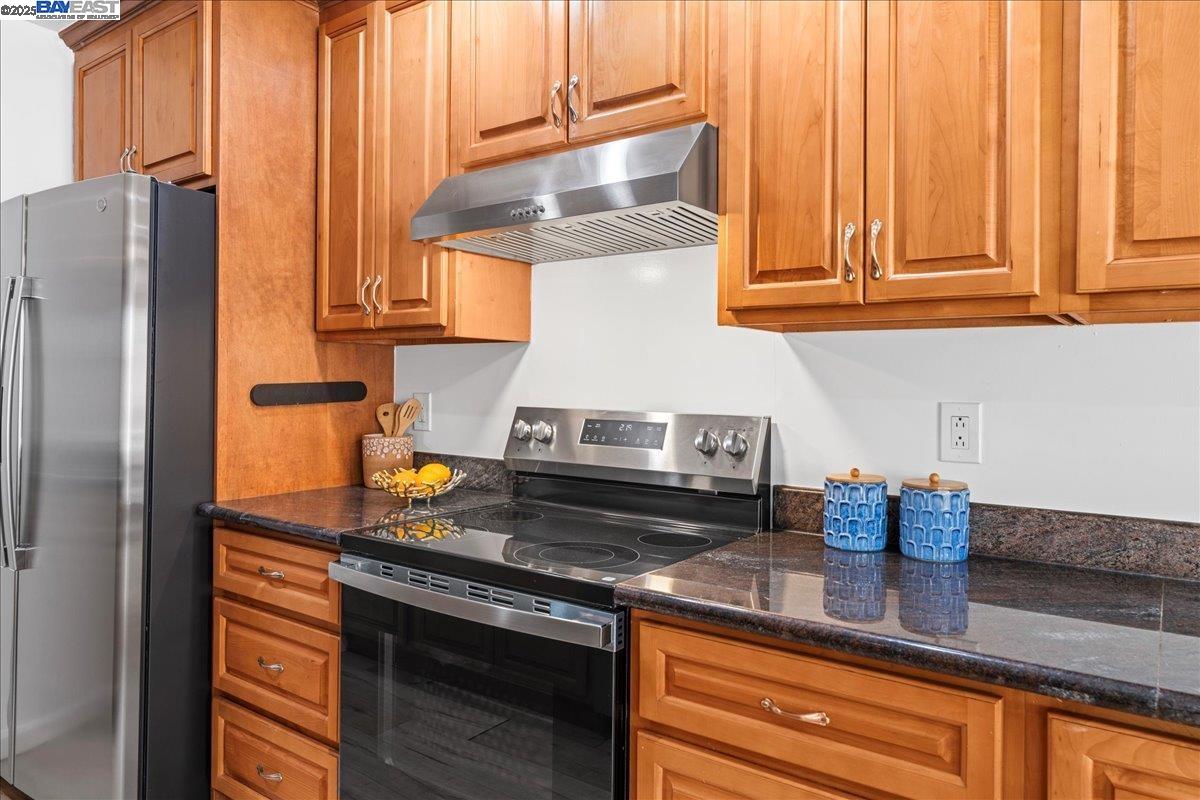 Detail Gallery Image 10 of 39 For 2427 South Dr, Santa Clara,  CA 95051 - 3 Beds | 2/1 Baths