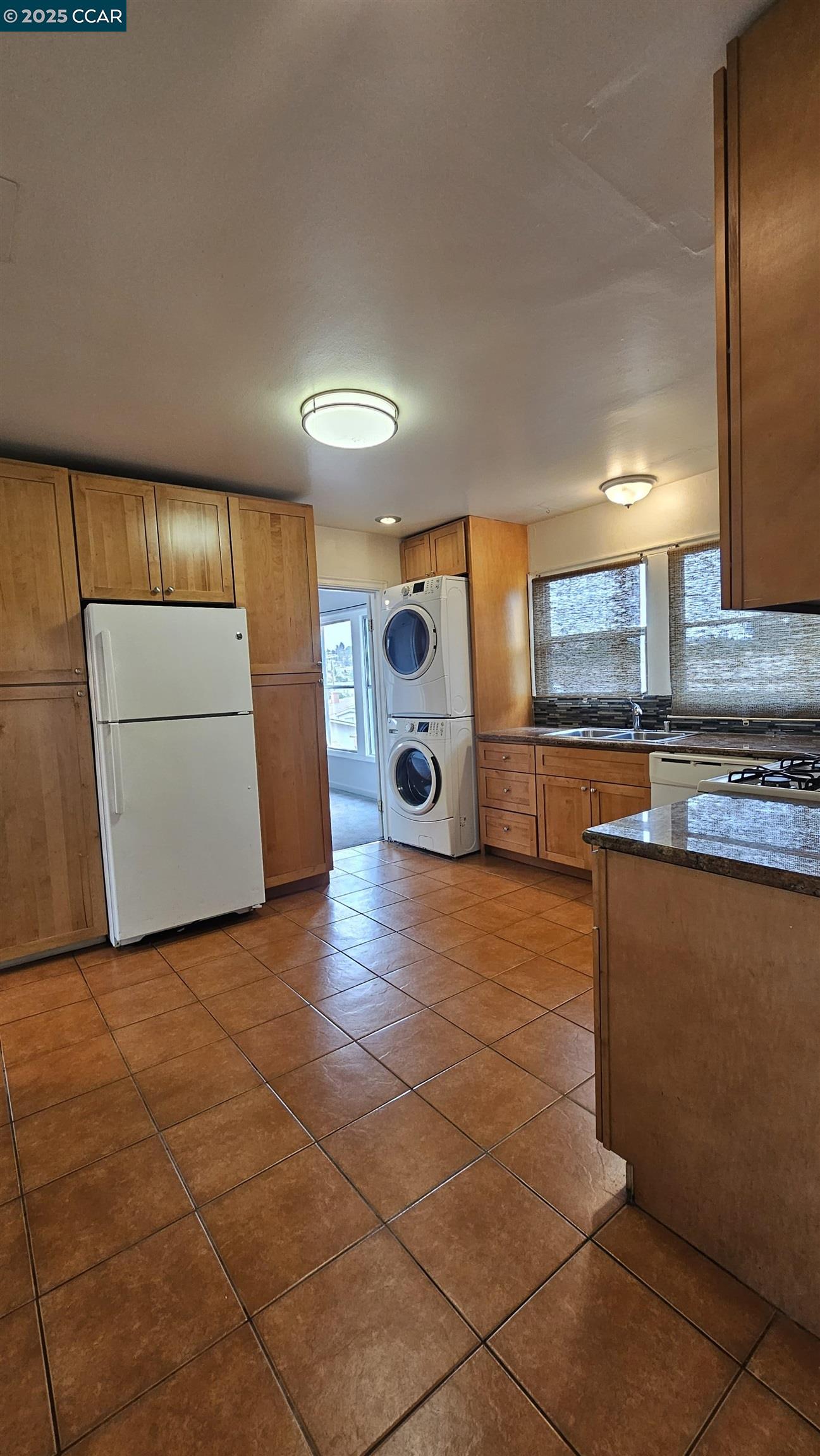 Detail Gallery Image 12 of 44 For 655 Garretson Ave, Rodeo,  CA 94572 - 5 Beds | 2 Baths