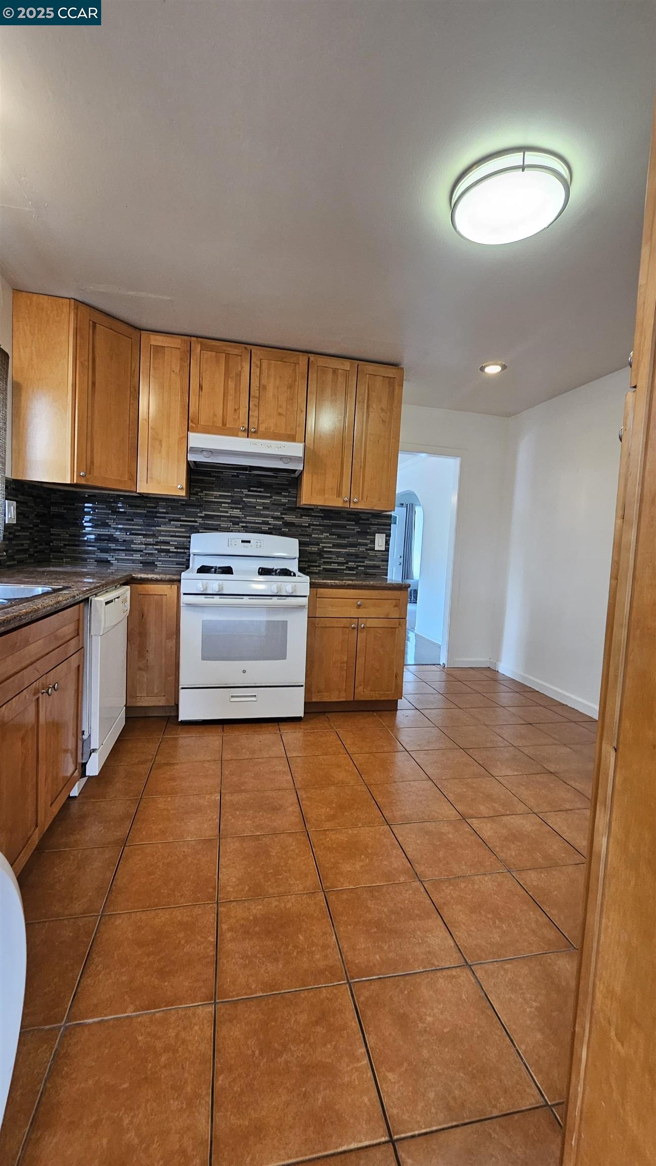 Detail Gallery Image 13 of 44 For 655 Garretson Ave, Rodeo,  CA 94572 - 5 Beds | 2 Baths