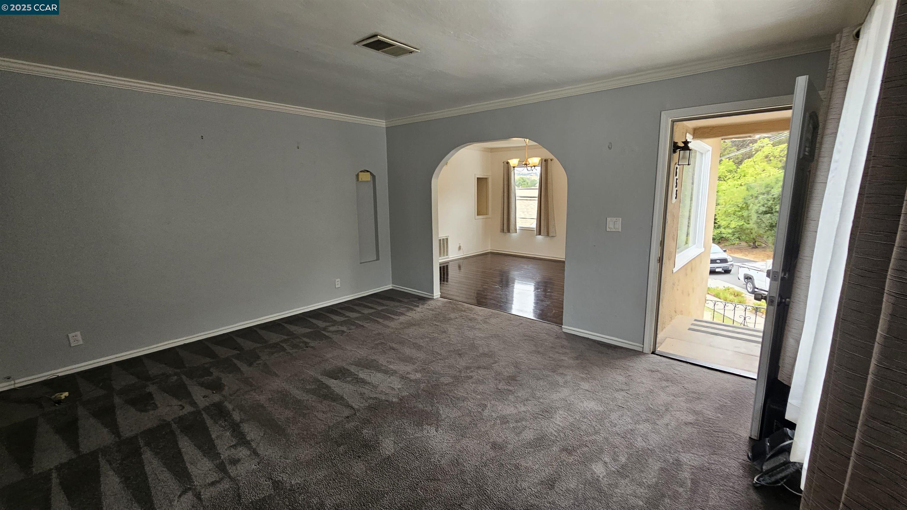 Detail Gallery Image 4 of 44 For 655 Garretson Ave, Rodeo,  CA 94572 - 5 Beds | 2 Baths