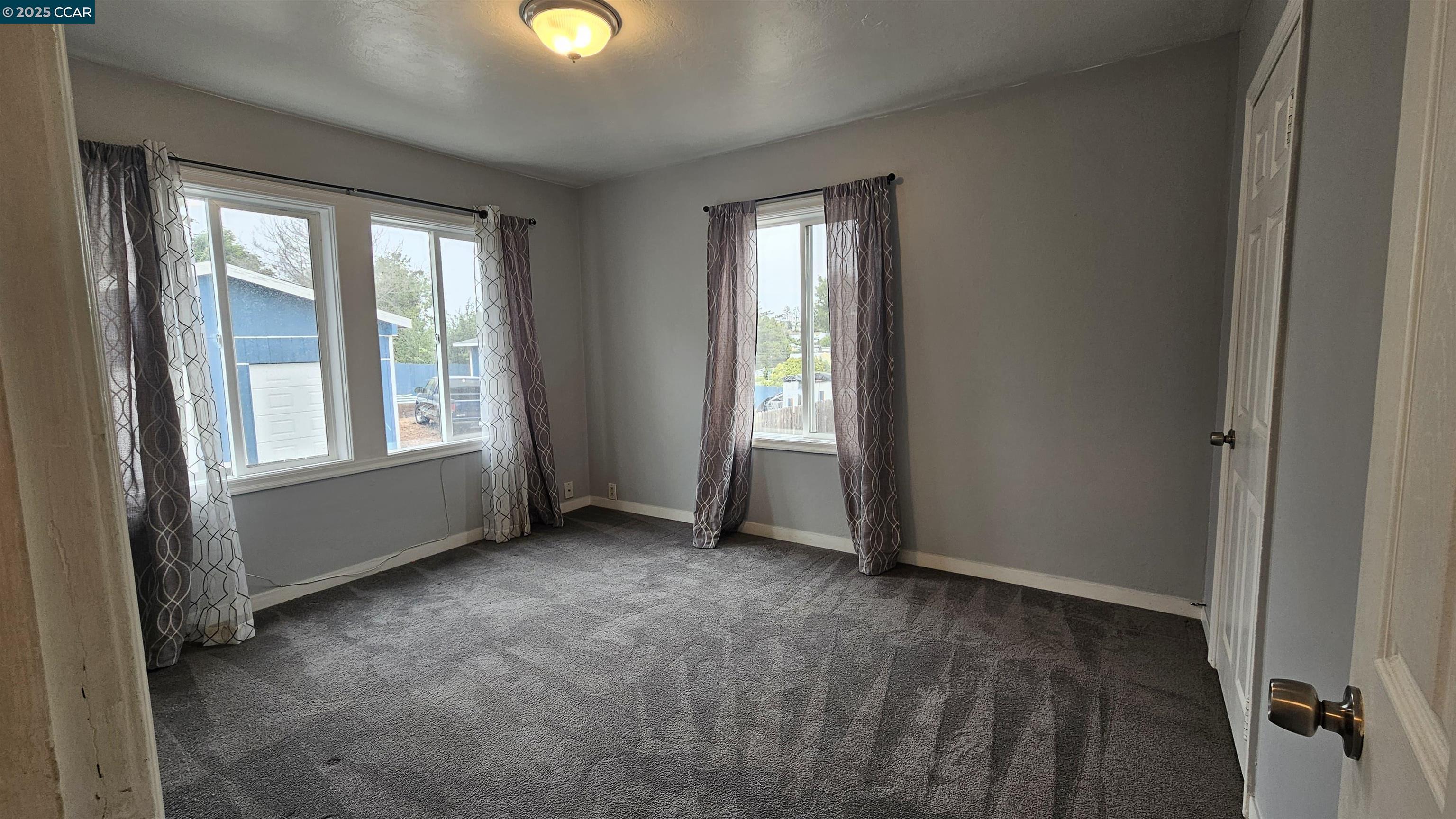 Detail Gallery Image 5 of 44 For 655 Garretson Ave, Rodeo,  CA 94572 - 5 Beds | 2 Baths