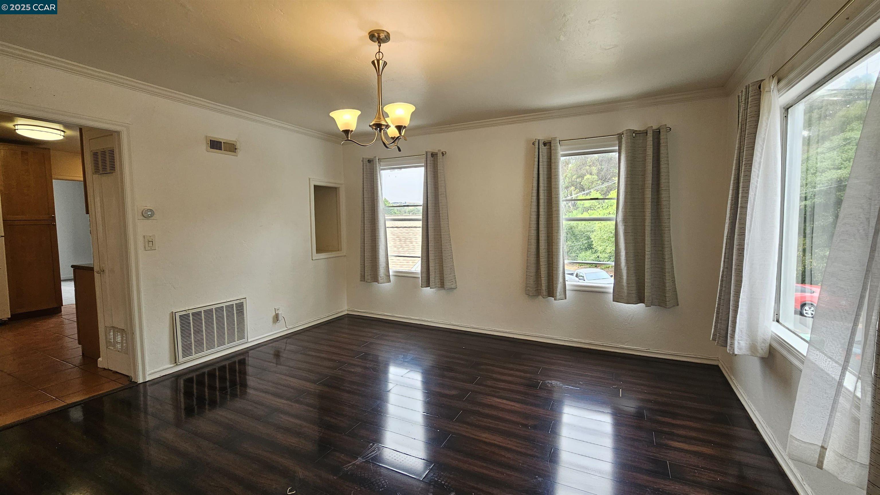 Detail Gallery Image 7 of 44 For 655 Garretson Ave, Rodeo,  CA 94572 - 5 Beds | 2 Baths