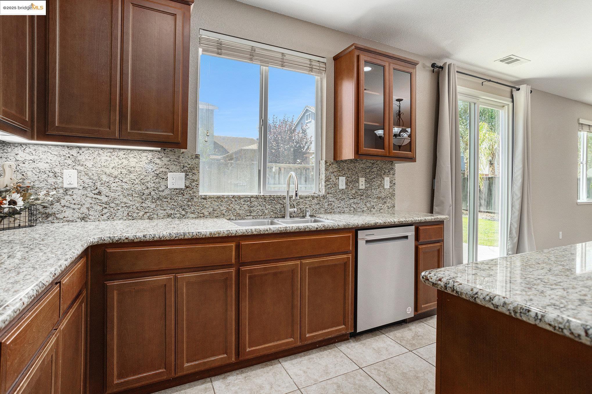 Detail Gallery Image 18 of 45 For 233 Hearthstone Cir, Oakley,  CA 94561 - 4 Beds | 3 Baths