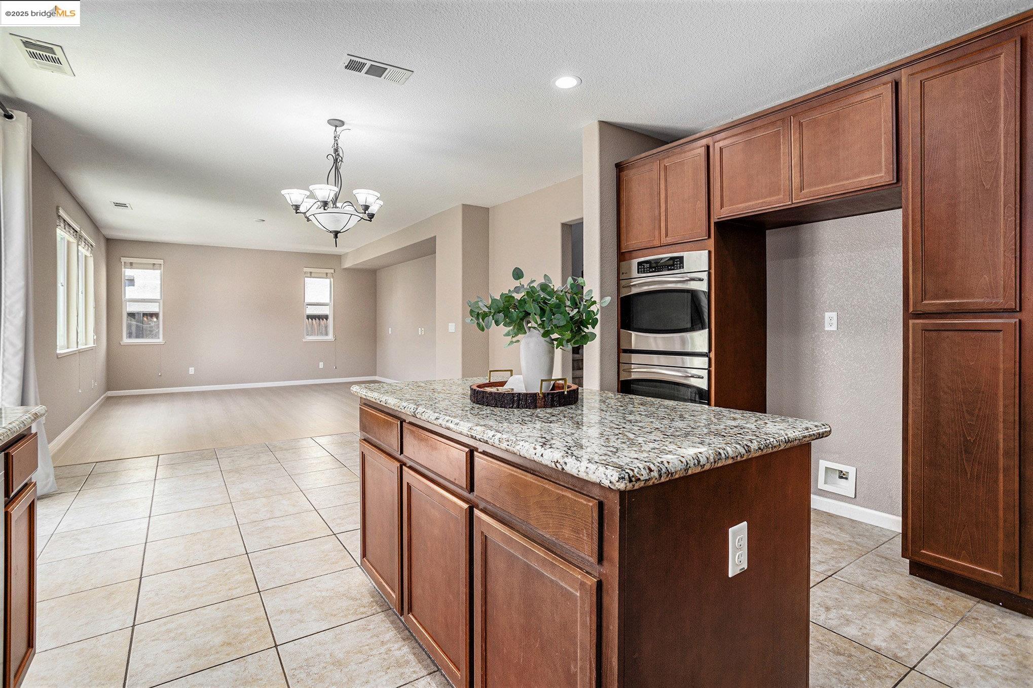 Detail Gallery Image 19 of 45 For 233 Hearthstone Cir, Oakley,  CA 94561 - 4 Beds | 3 Baths