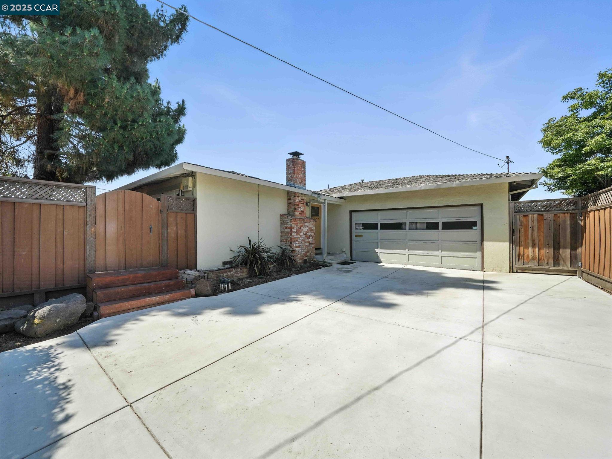 Detail Gallery Image 2 of 29 For 31139 Chicoine Ave, Hayward,  CA 94544 - 3 Beds | 2 Baths