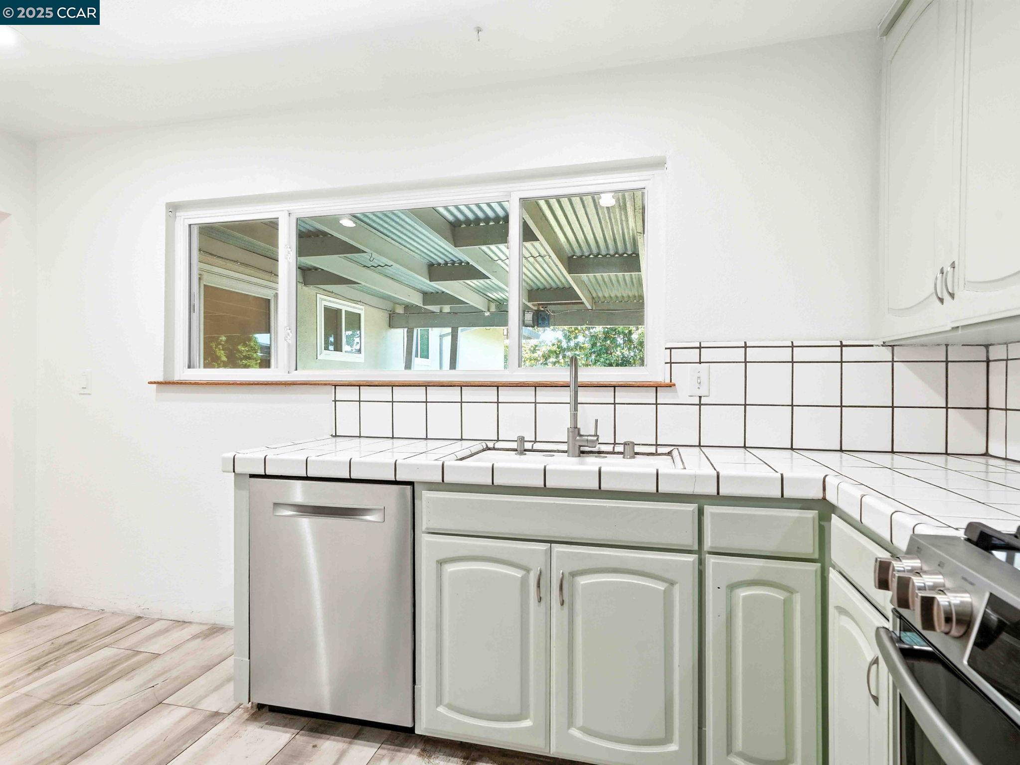Detail Gallery Image 11 of 29 For 31139 Chicoine Ave, Hayward,  CA 94544 - 3 Beds | 2 Baths
