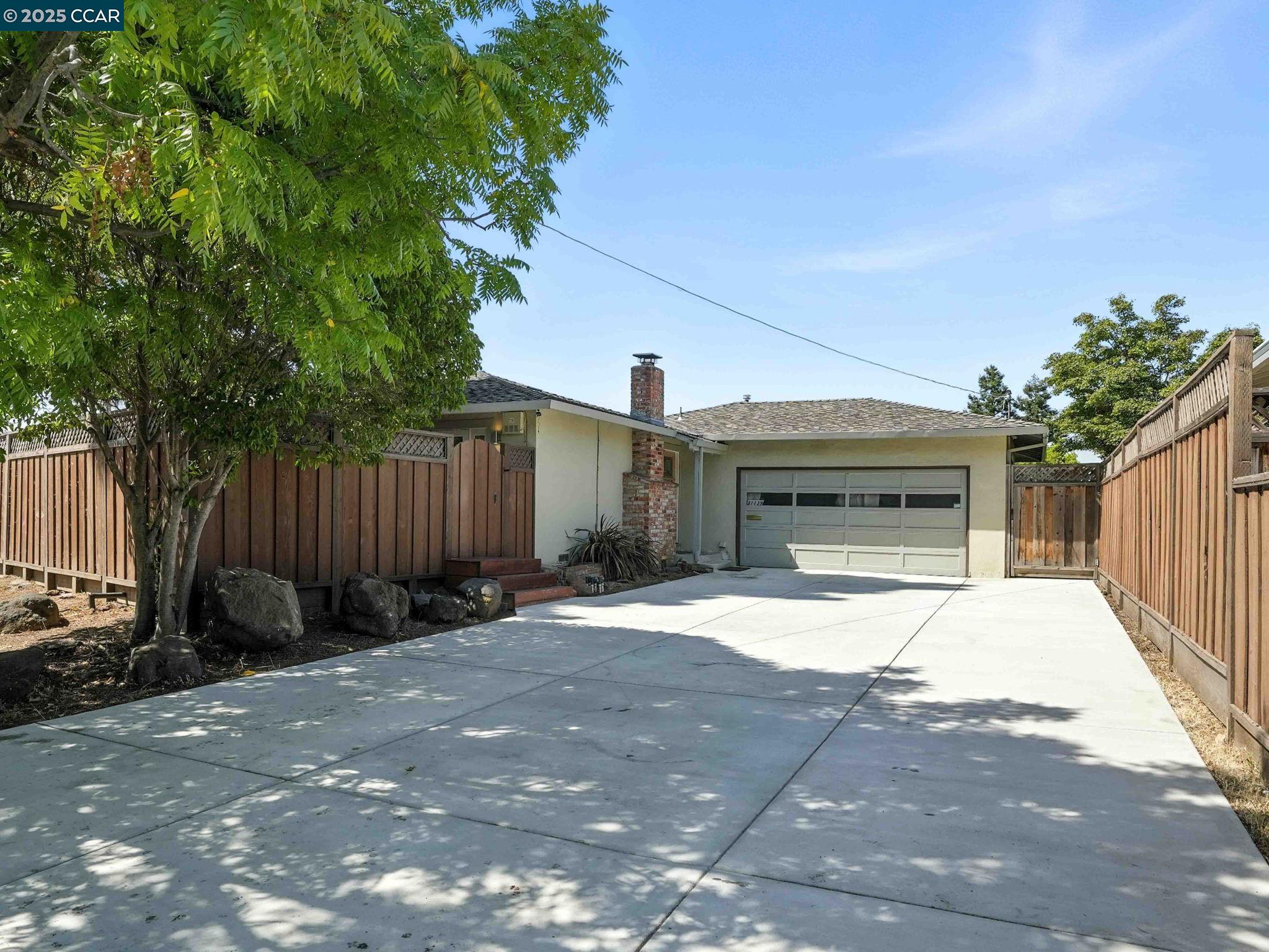 Detail Gallery Image 3 of 29 For 31139 Chicoine Ave, Hayward,  CA 94544 - 3 Beds | 2 Baths