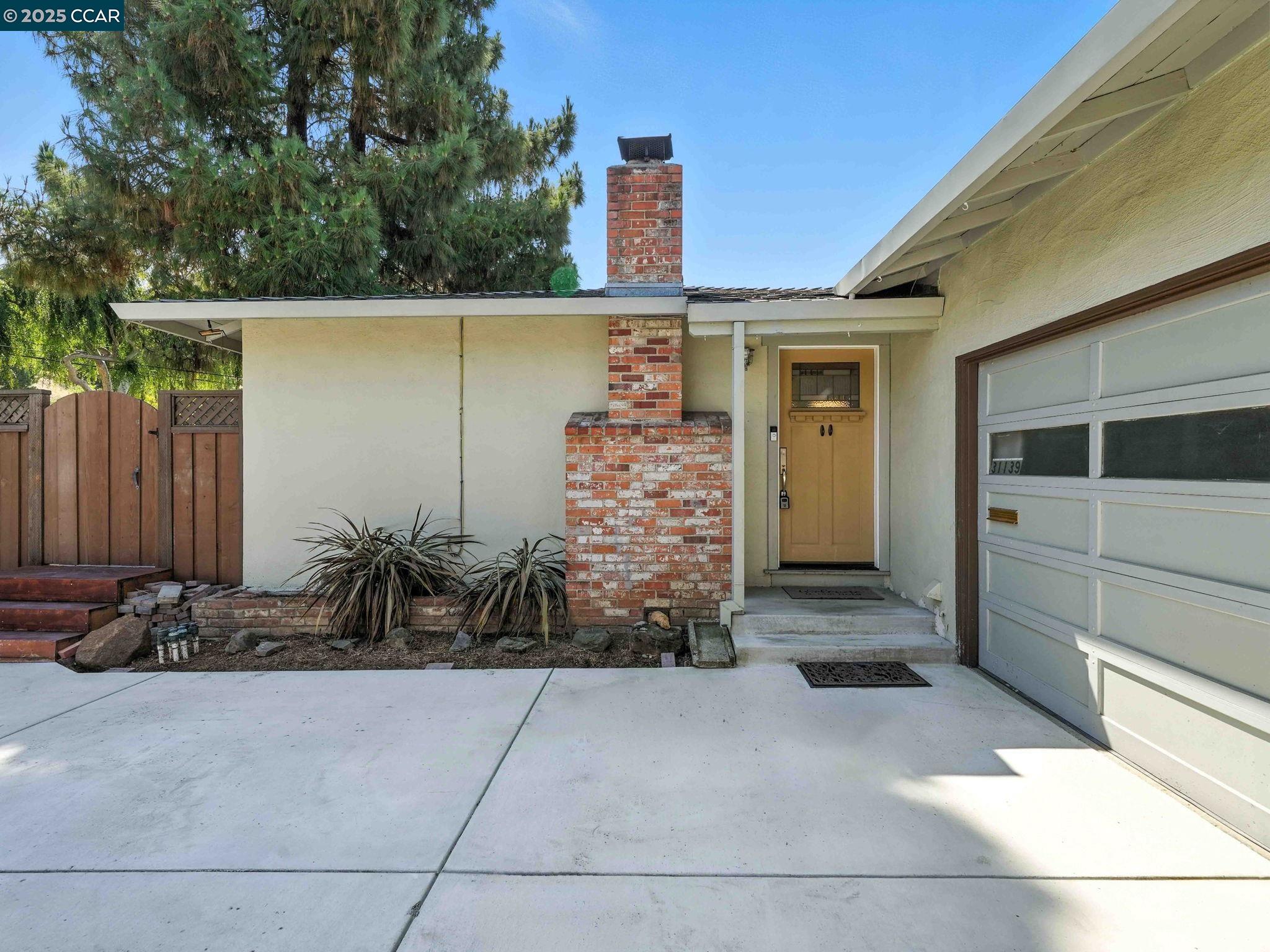 Detail Gallery Image 4 of 29 For 31139 Chicoine Ave, Hayward,  CA 94544 - 3 Beds | 2 Baths