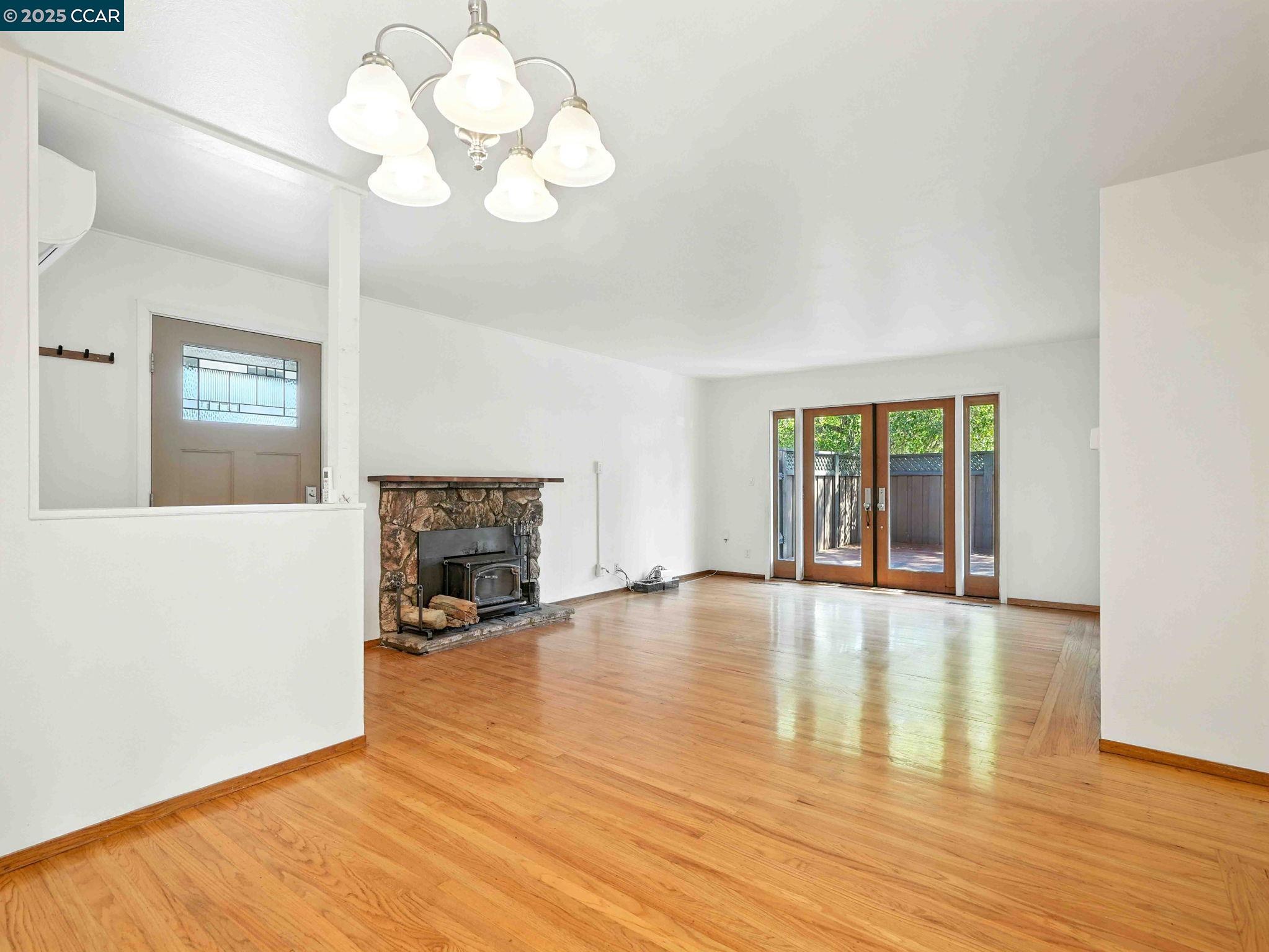 Detail Gallery Image 5 of 29 For 31139 Chicoine Ave, Hayward,  CA 94544 - 3 Beds | 2 Baths