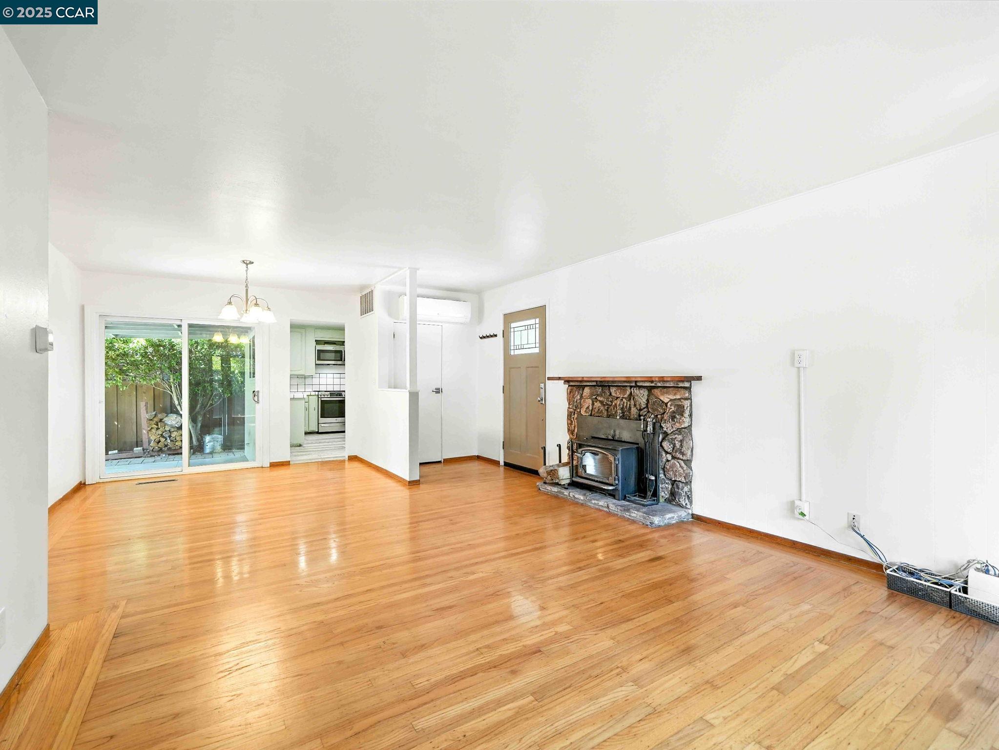 Detail Gallery Image 7 of 29 For 31139 Chicoine Ave, Hayward,  CA 94544 - 3 Beds | 2 Baths